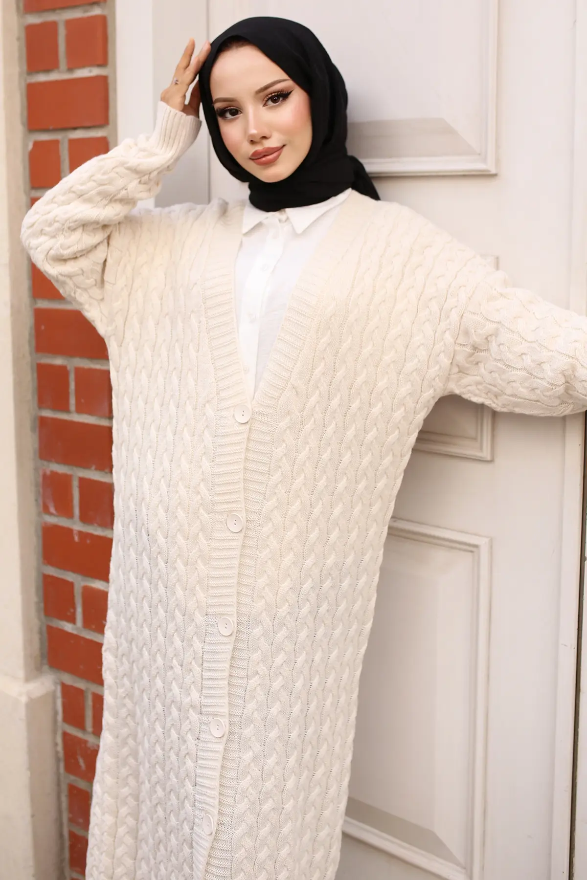 Buttoned Long Knit Cardigan-detail