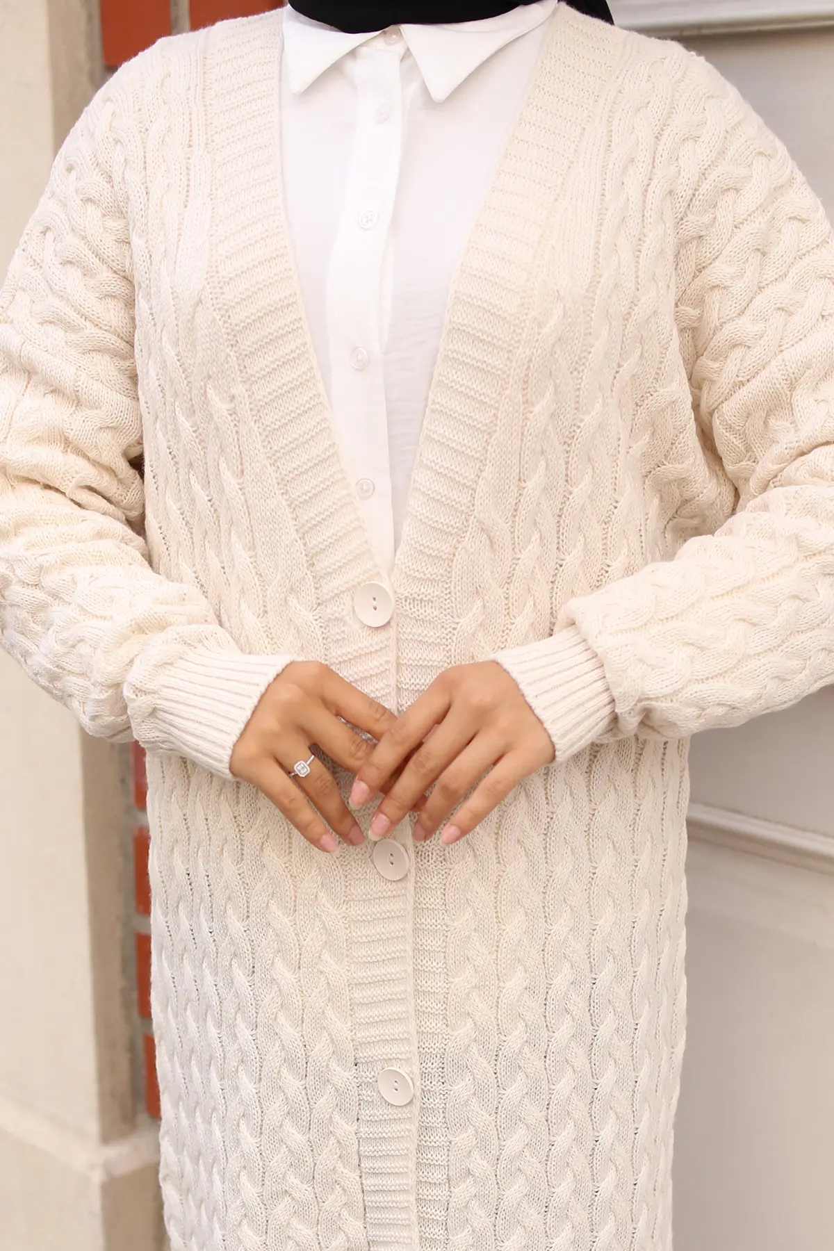 Buttoned Long Knit Cardigan-detail