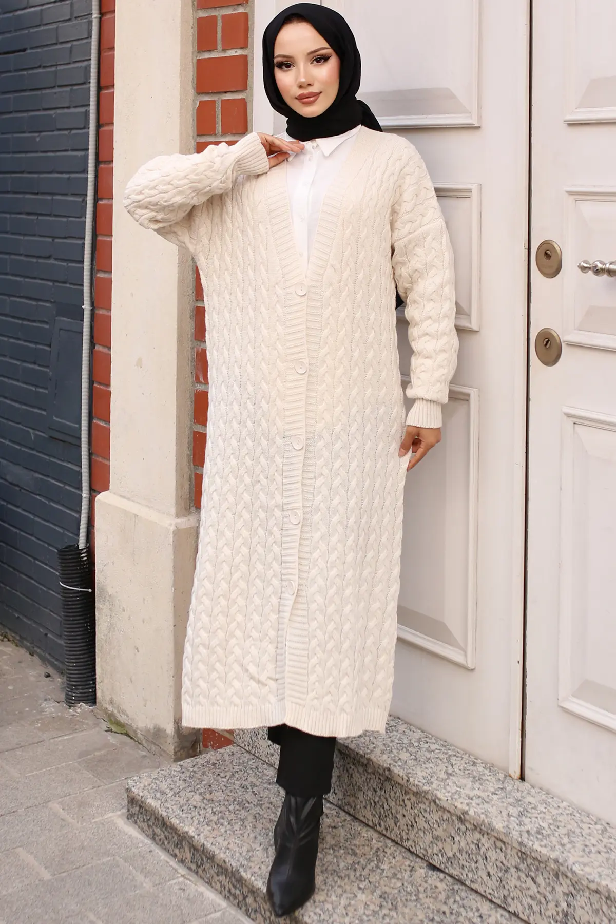 Buttoned Long Knit Cardigan-detail