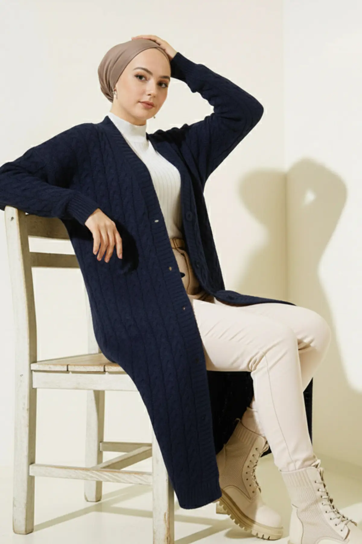 Buttoned Long Knit Cardigan-detail