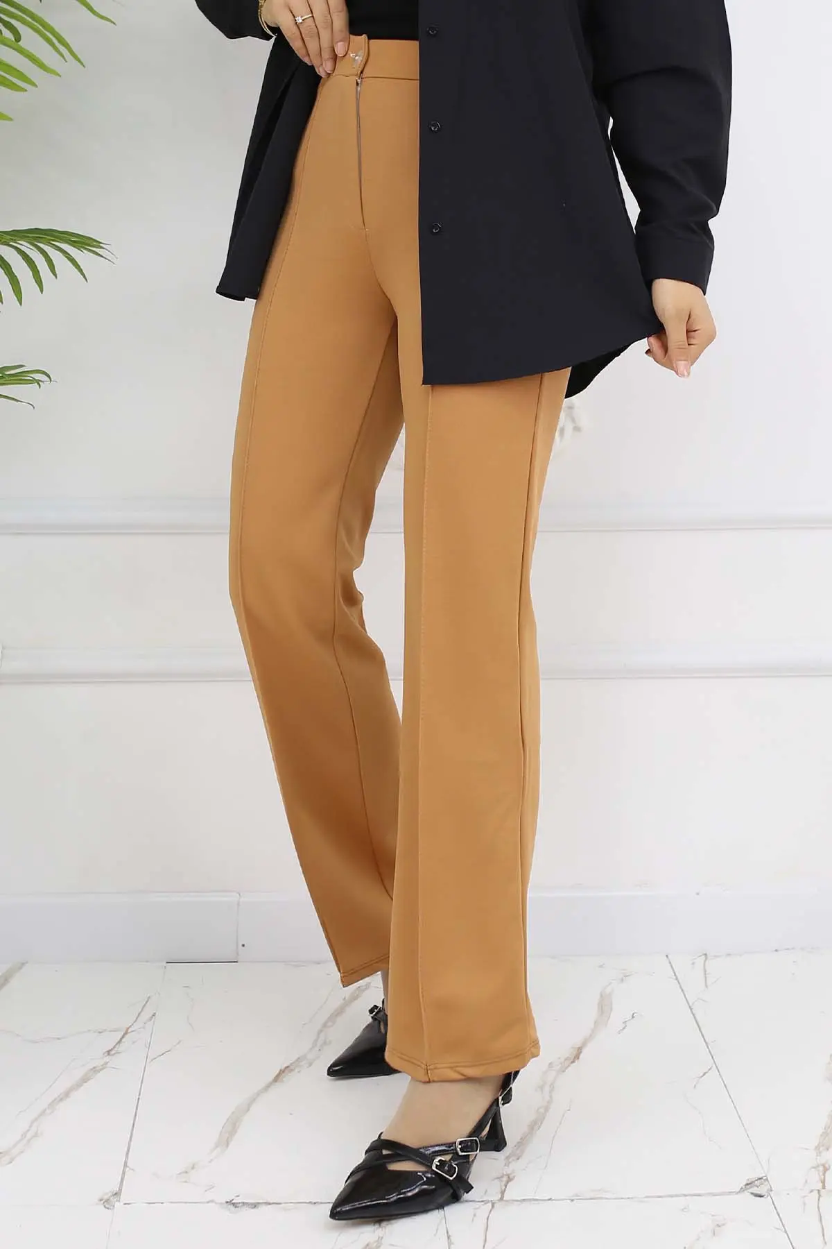 Buttoned Palazzo Trousers-detail