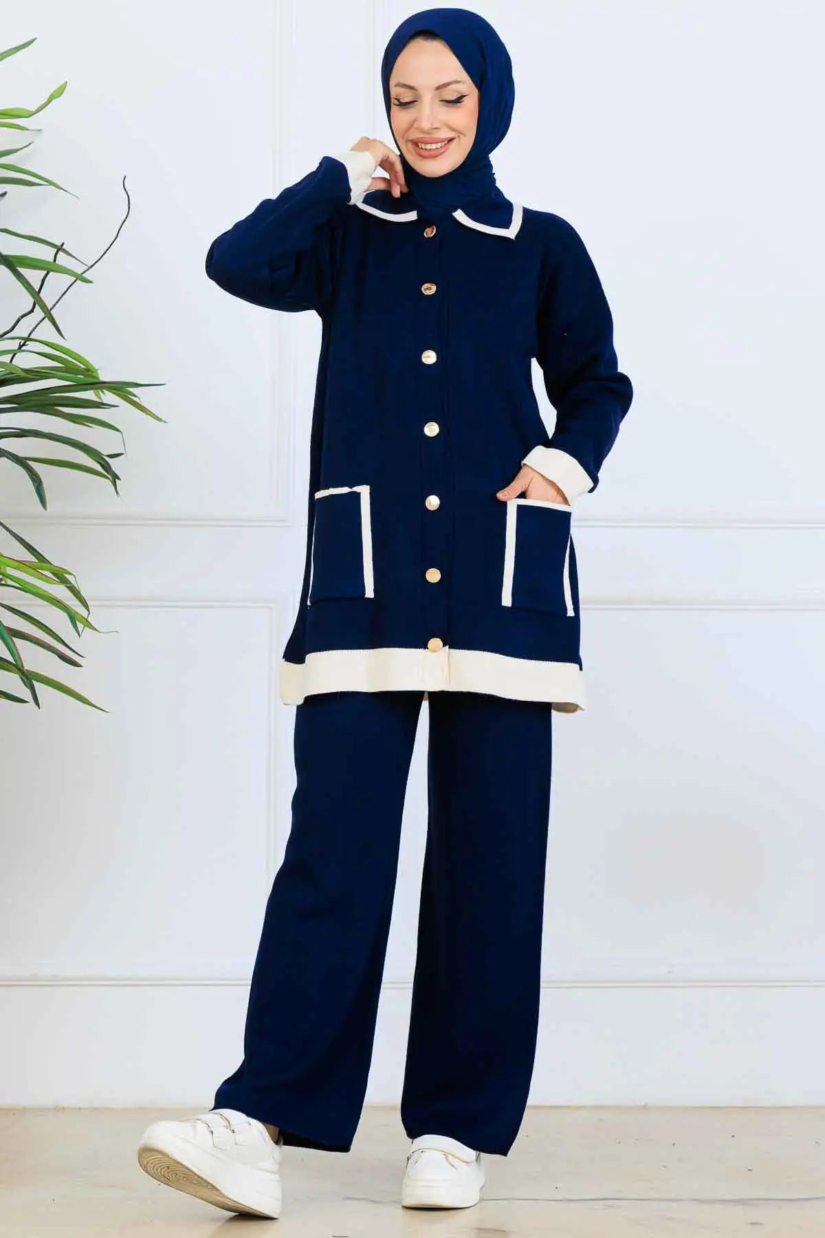 Buttoned Striped Detailed Knitwear Suit