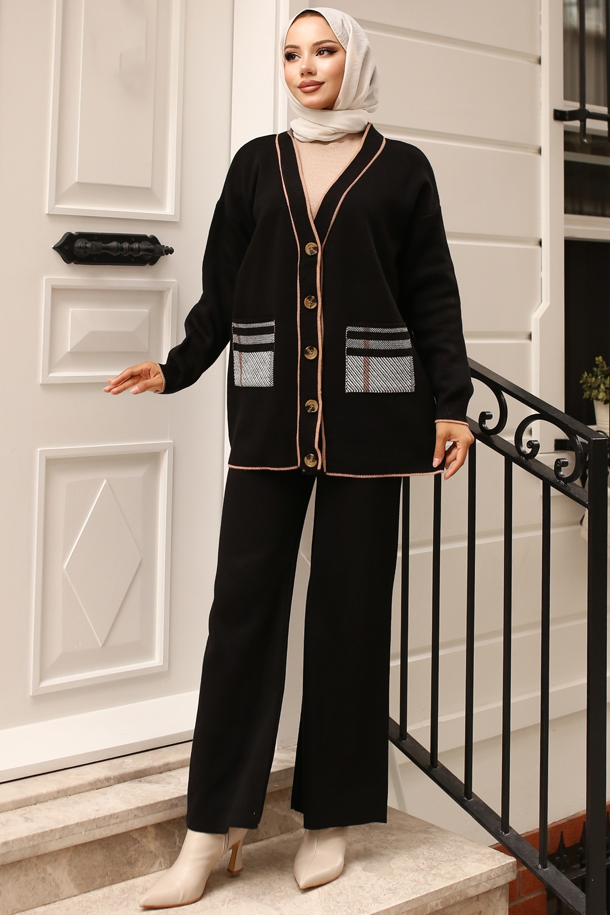 Cardigan Knitwear Suit with Pockets