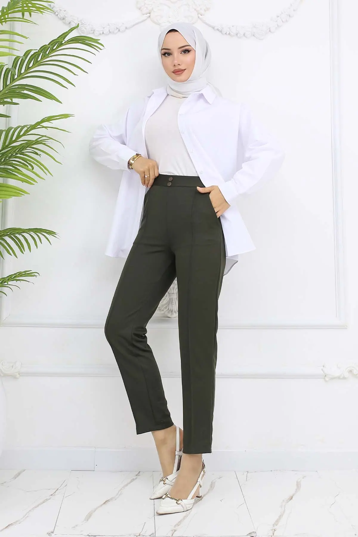 Carrot Trousers With Double Button Detail And Pockets-detail