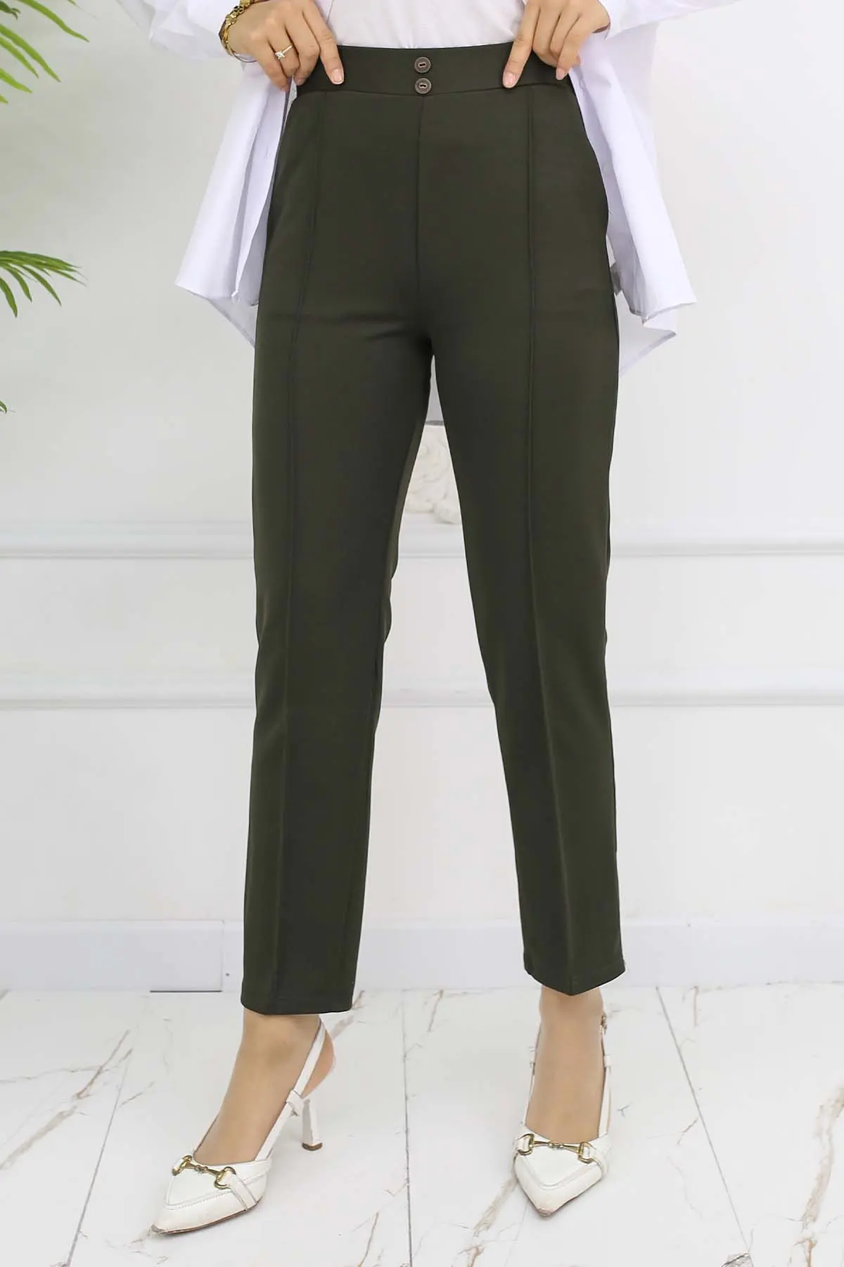 Carrot Trousers With Double Button Detail And Pockets-detail