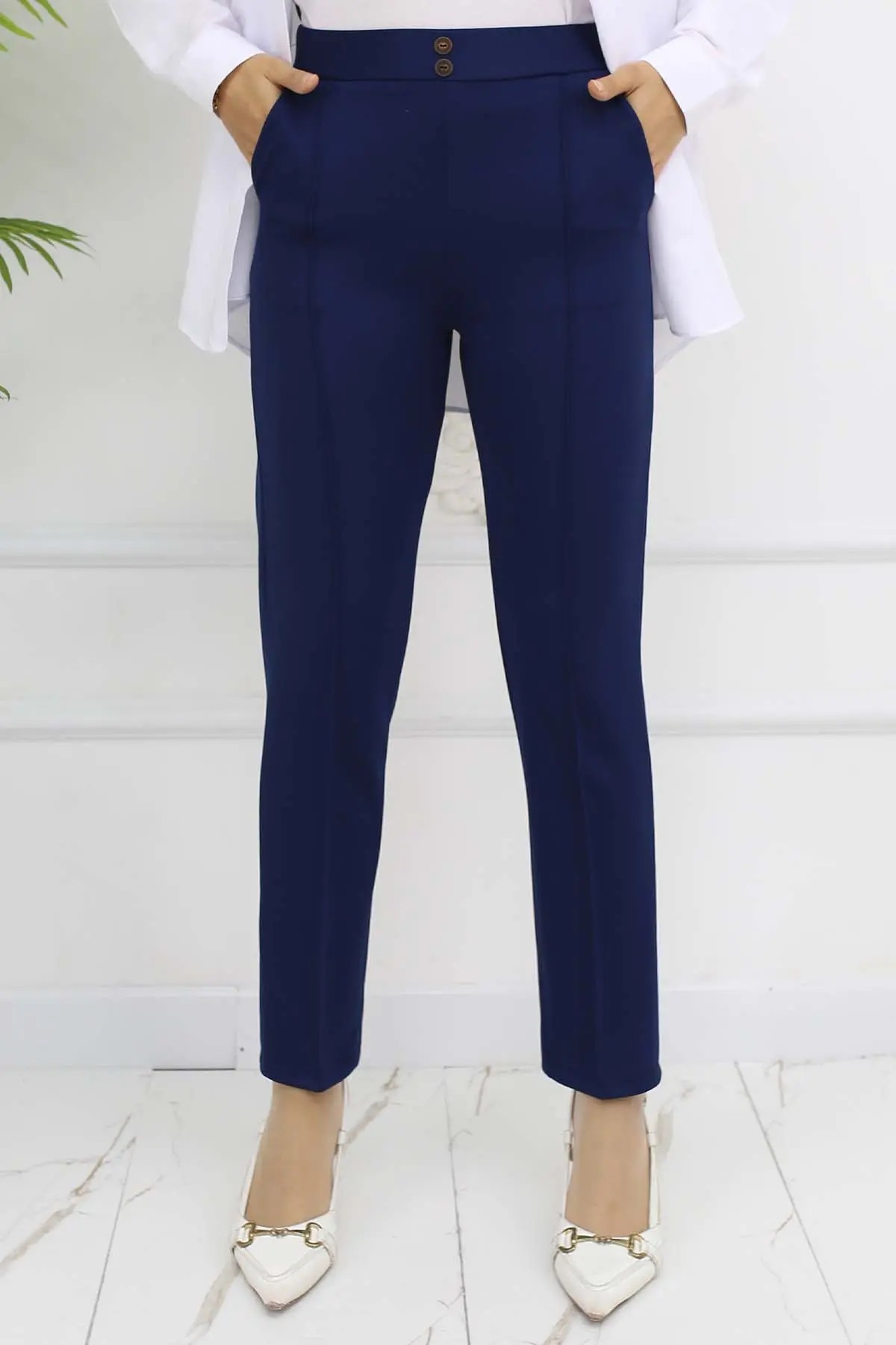 Carrot Trousers With Double Button Detail And Pockets-detail