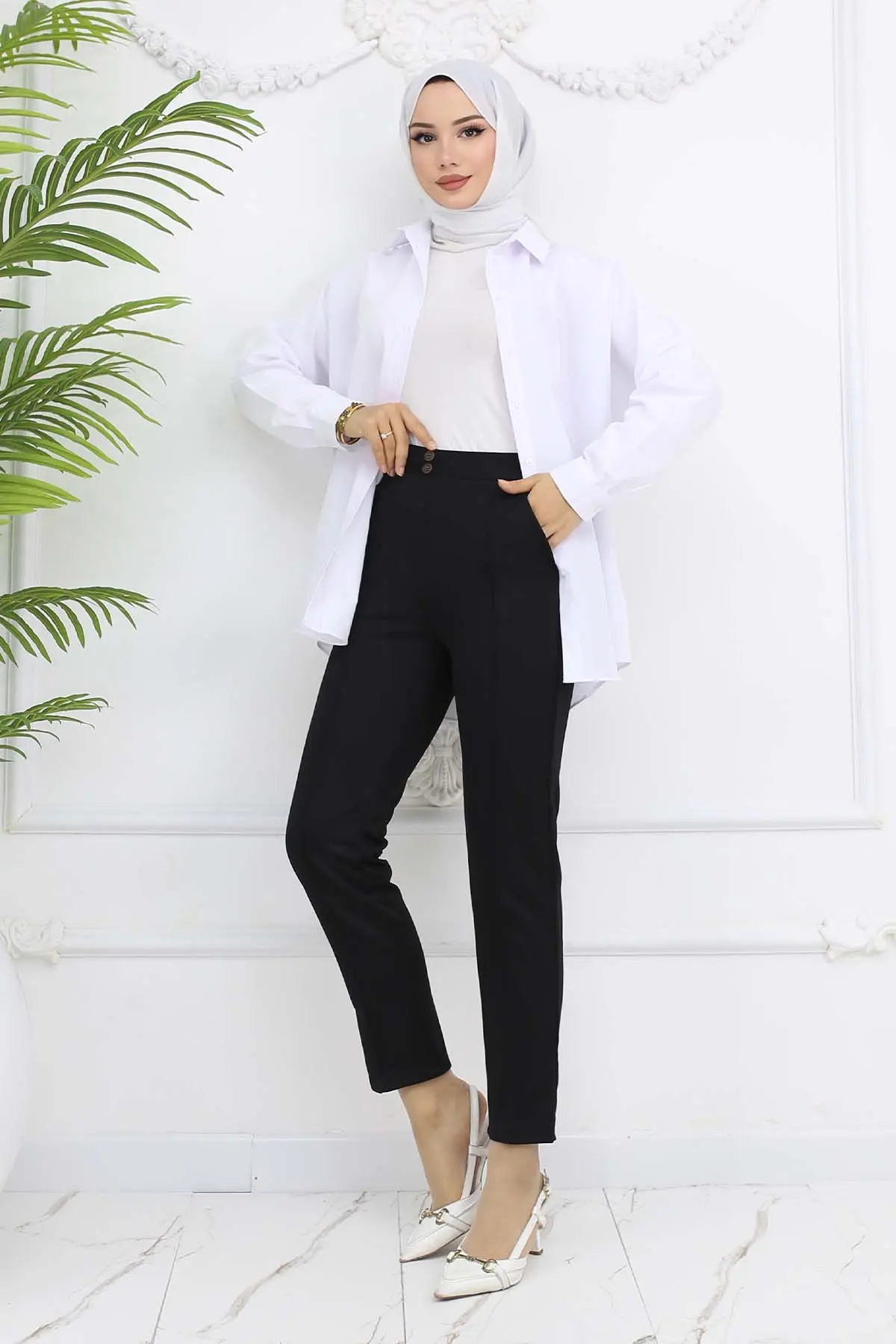 Carrot Trousers With Double Button Detail And Pockets-detail