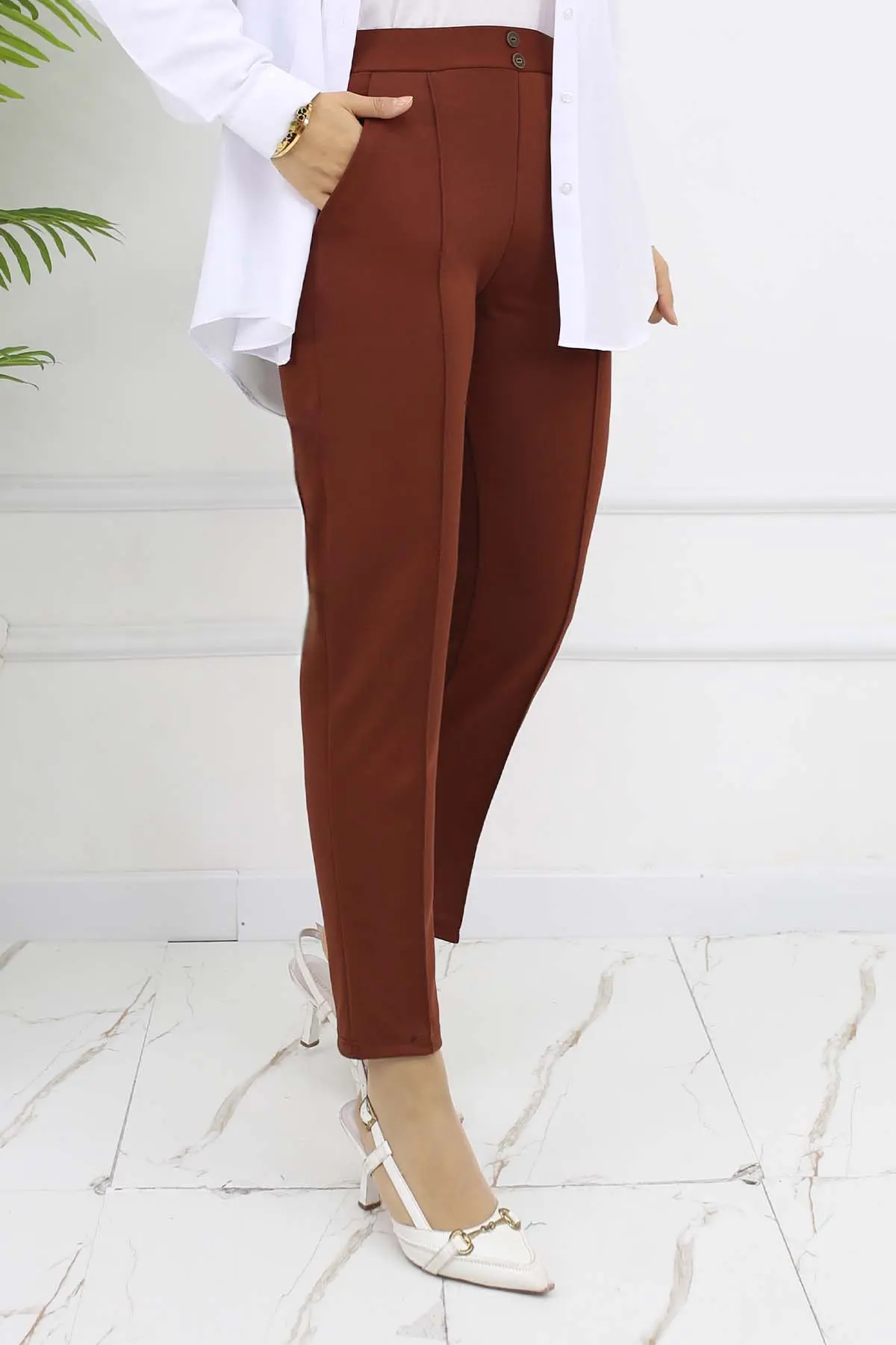 Carrot Trousers With Double Button Detail And Pockets-detail