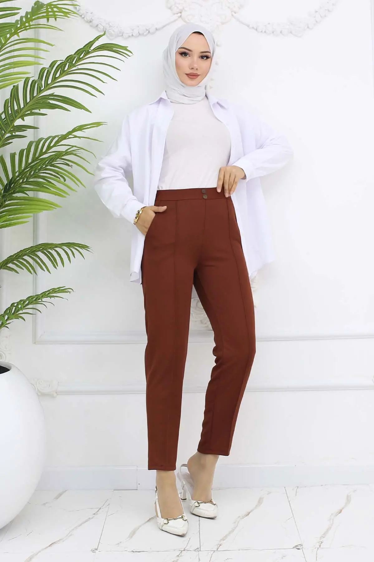 Carrot Trousers With Double Button Detail And Pockets-detail