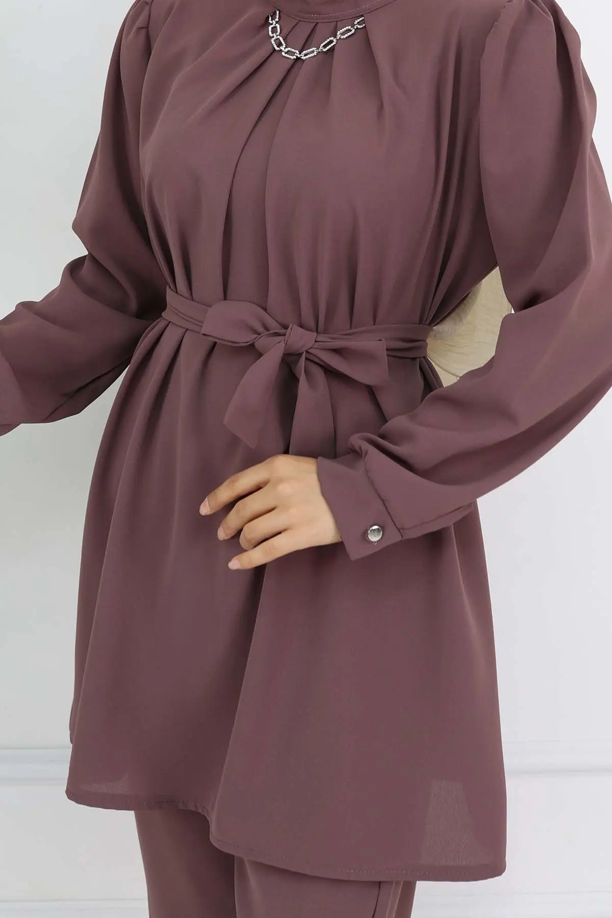 Chain Detailed Hijab Suit-detail