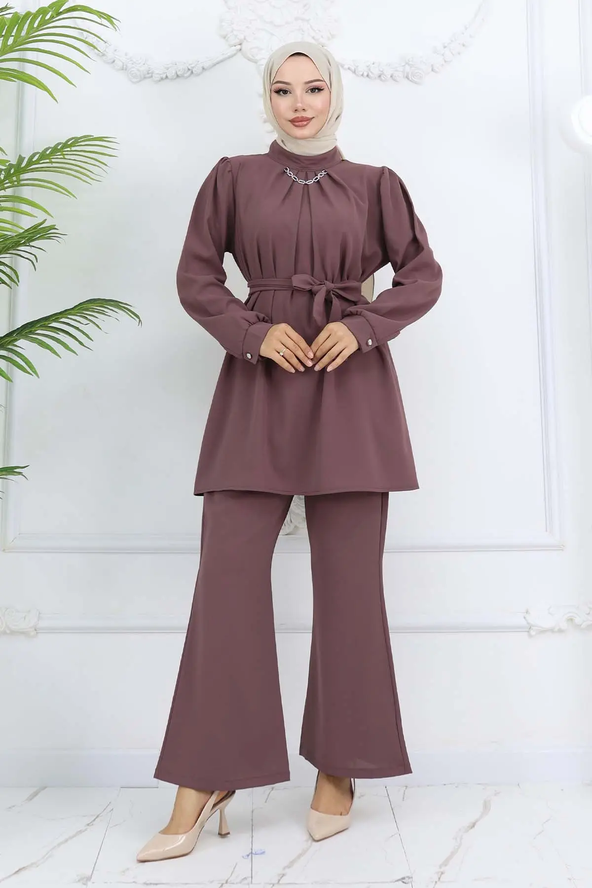 Chain Detailed Hijab Suit