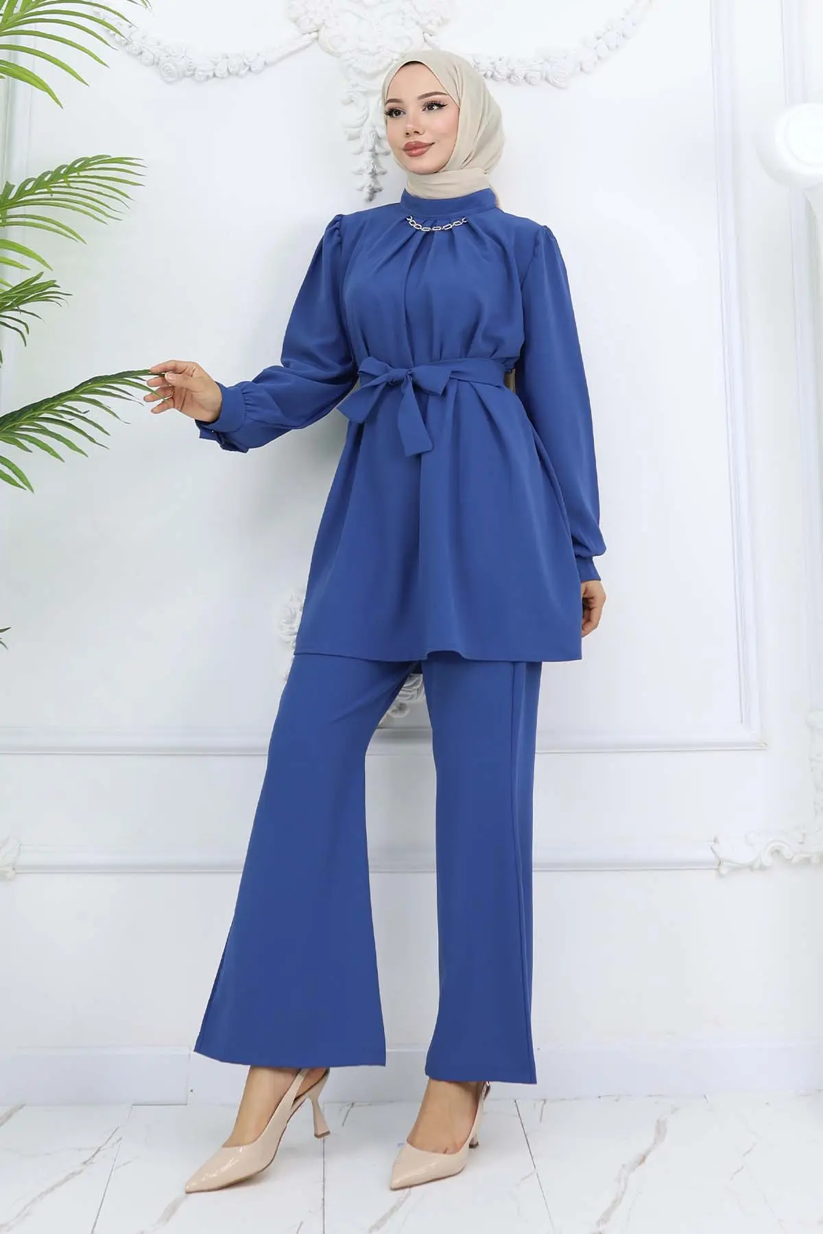 Chain Detailed Hijab Suit