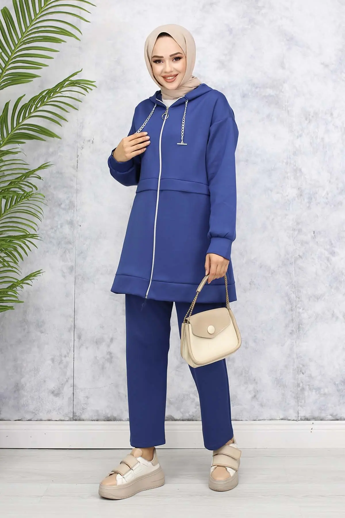 Chain Detailed Scuba Suit-detail