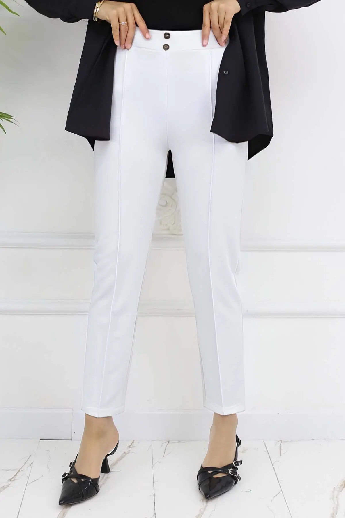 Çift Düğme Detaylı Cepli Havuç Pantolon Beyaz 3045-detail