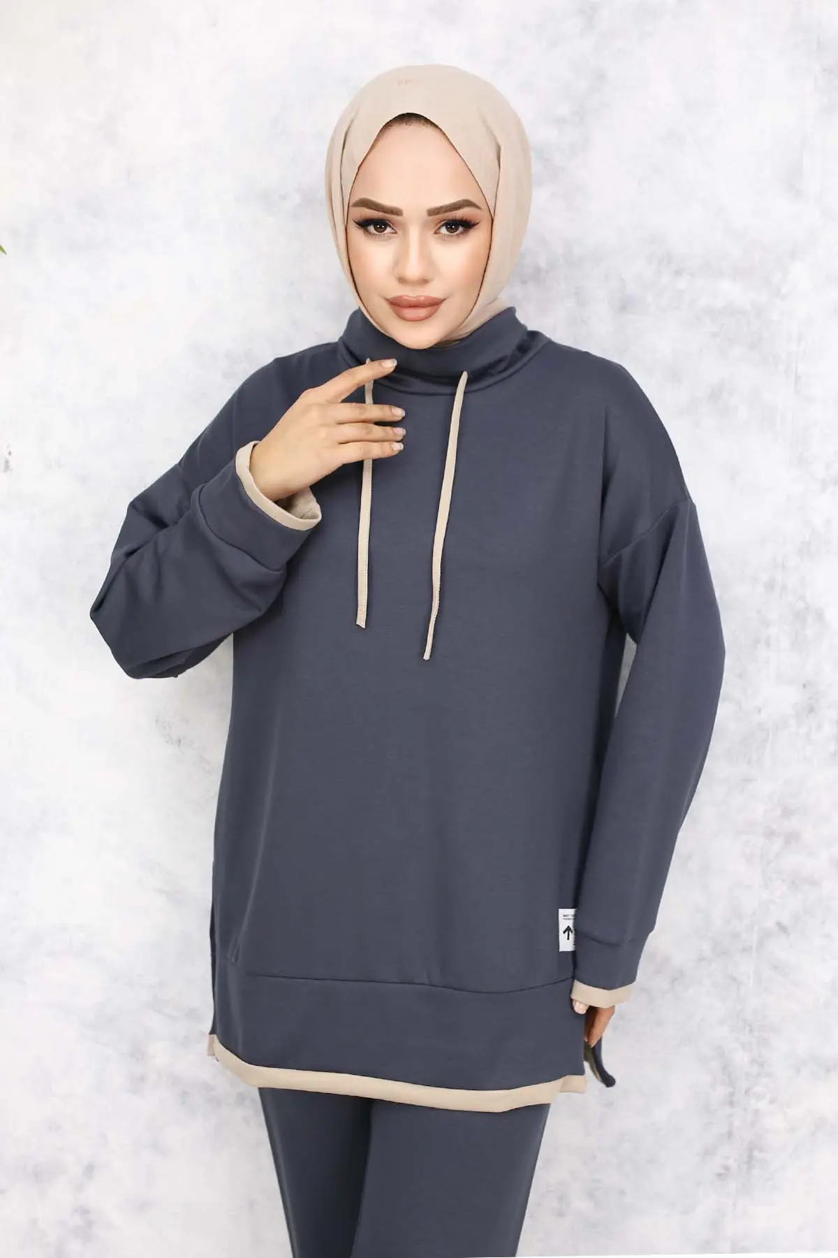 Collared Double Set With Coat Of Arms Detail-detail