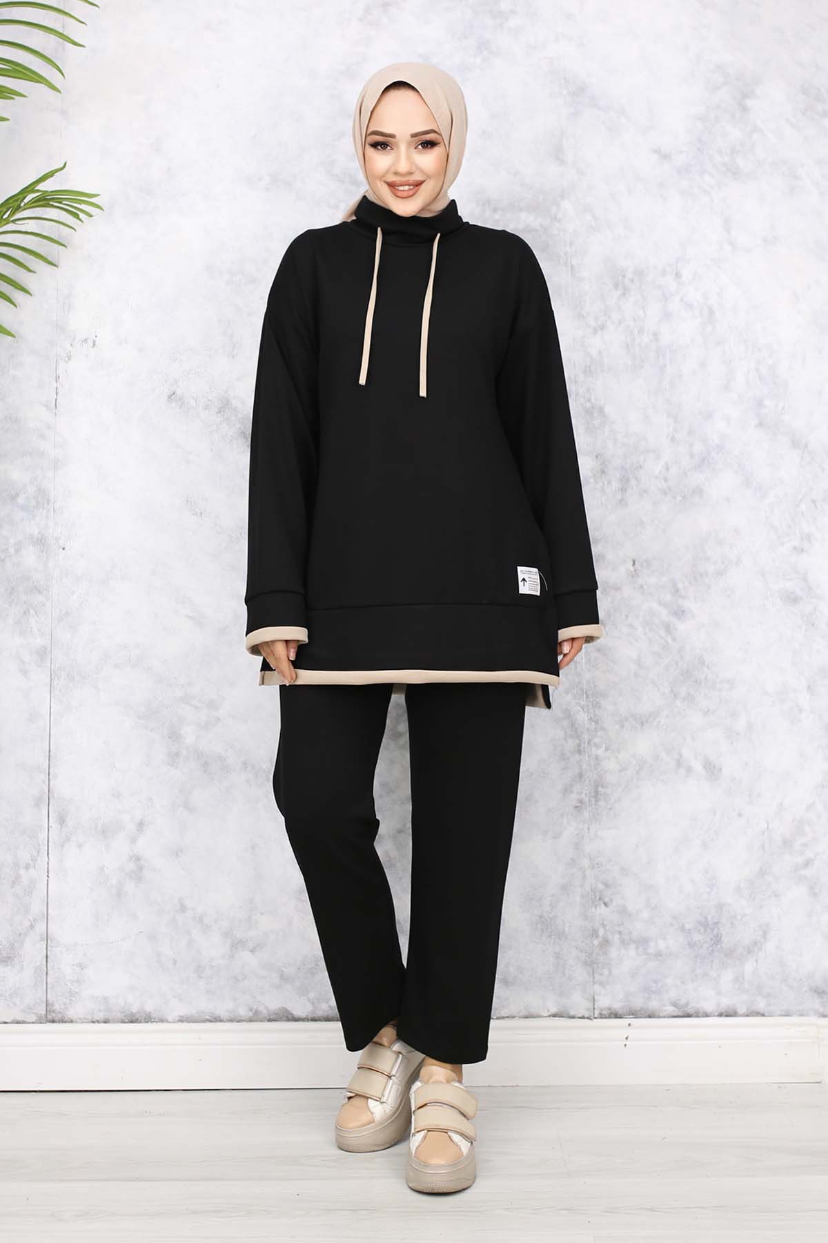 Collared Double Set With Coat Of Arms Detail