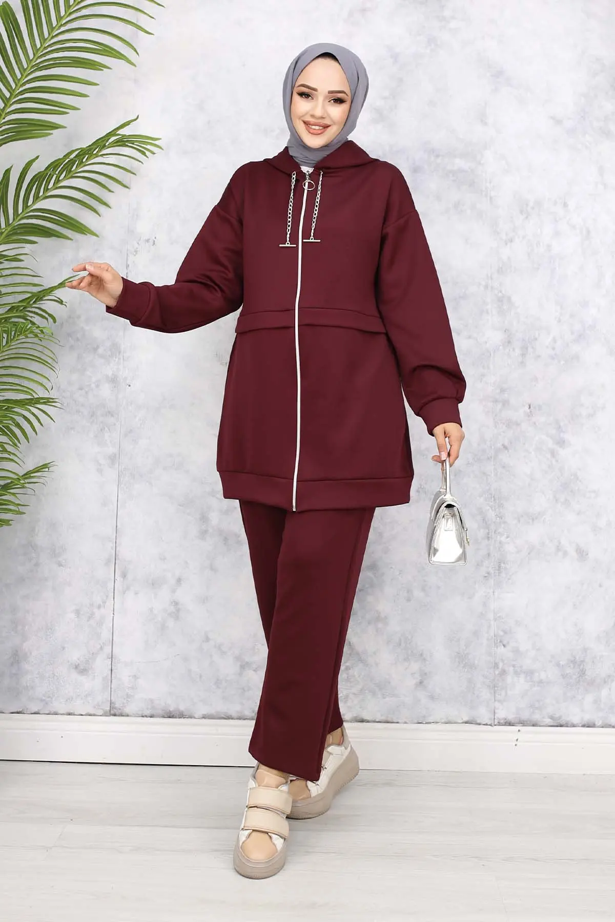 Collared Double Set With Coat Of Arms Detail-detail