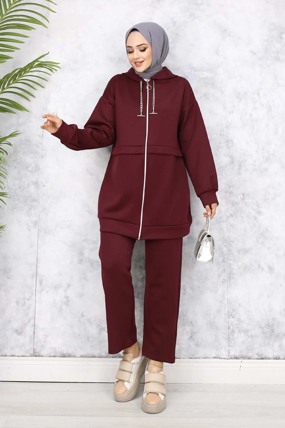 Collared Double Set With Coat Of Arms Detail-detail