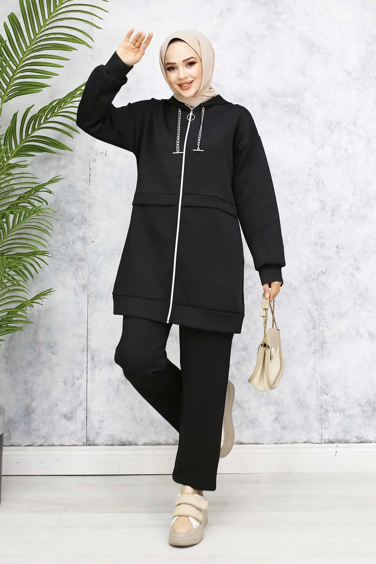 Collared Double Set With Coat Of Arms Detail-detail