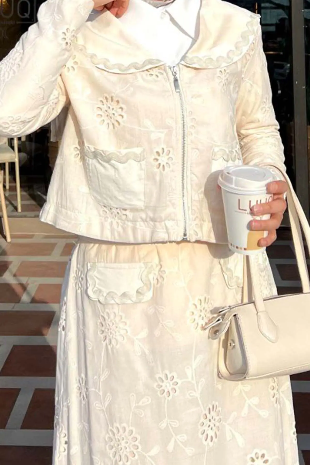 Collared Embroidered Suit-detail