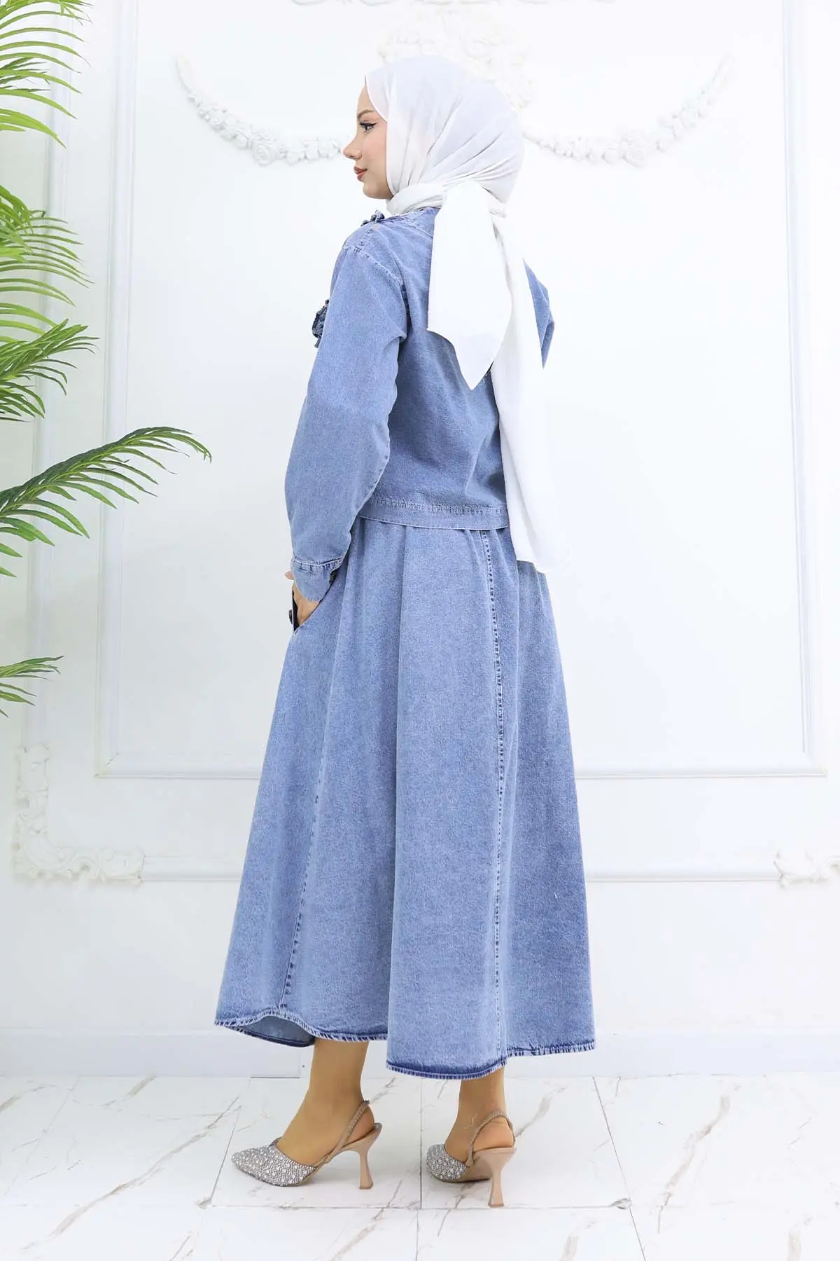 Denim Skirt Suit With Pearl Detail On The Collar-detail