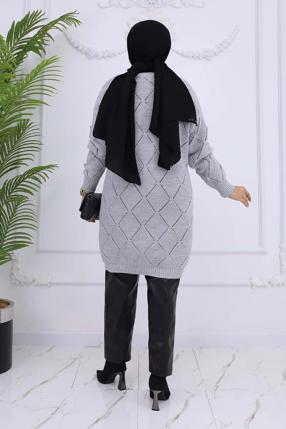 Diamond Patterned Cardigan-detail