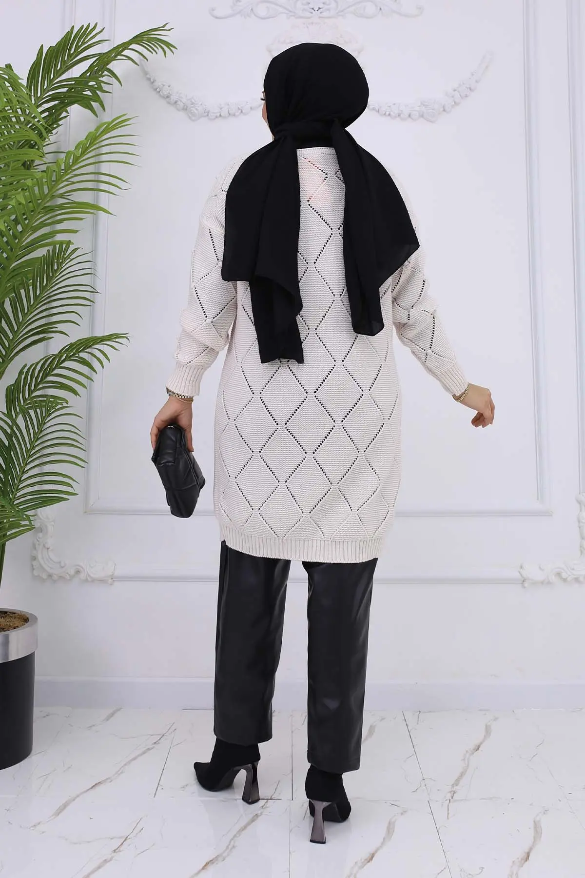 Diamond Patterned Cardigan-detail