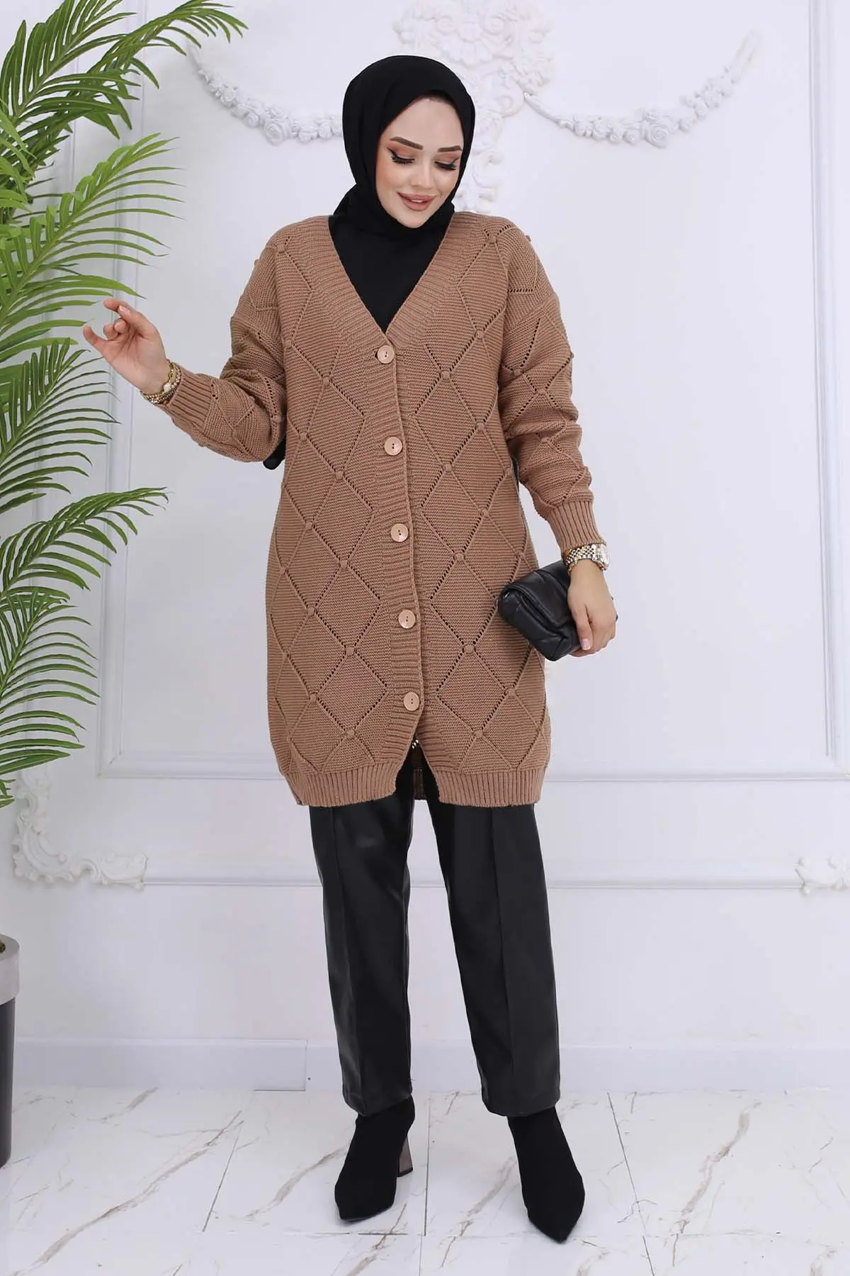 Diamond Patterned Cardigan-detail