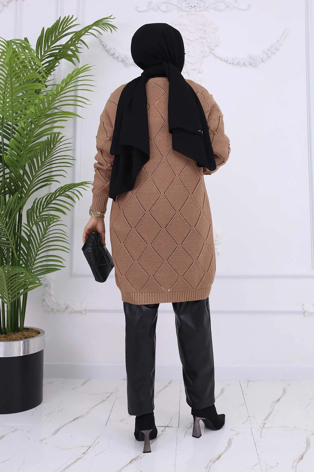 Diamond Patterned Cardigan-detail