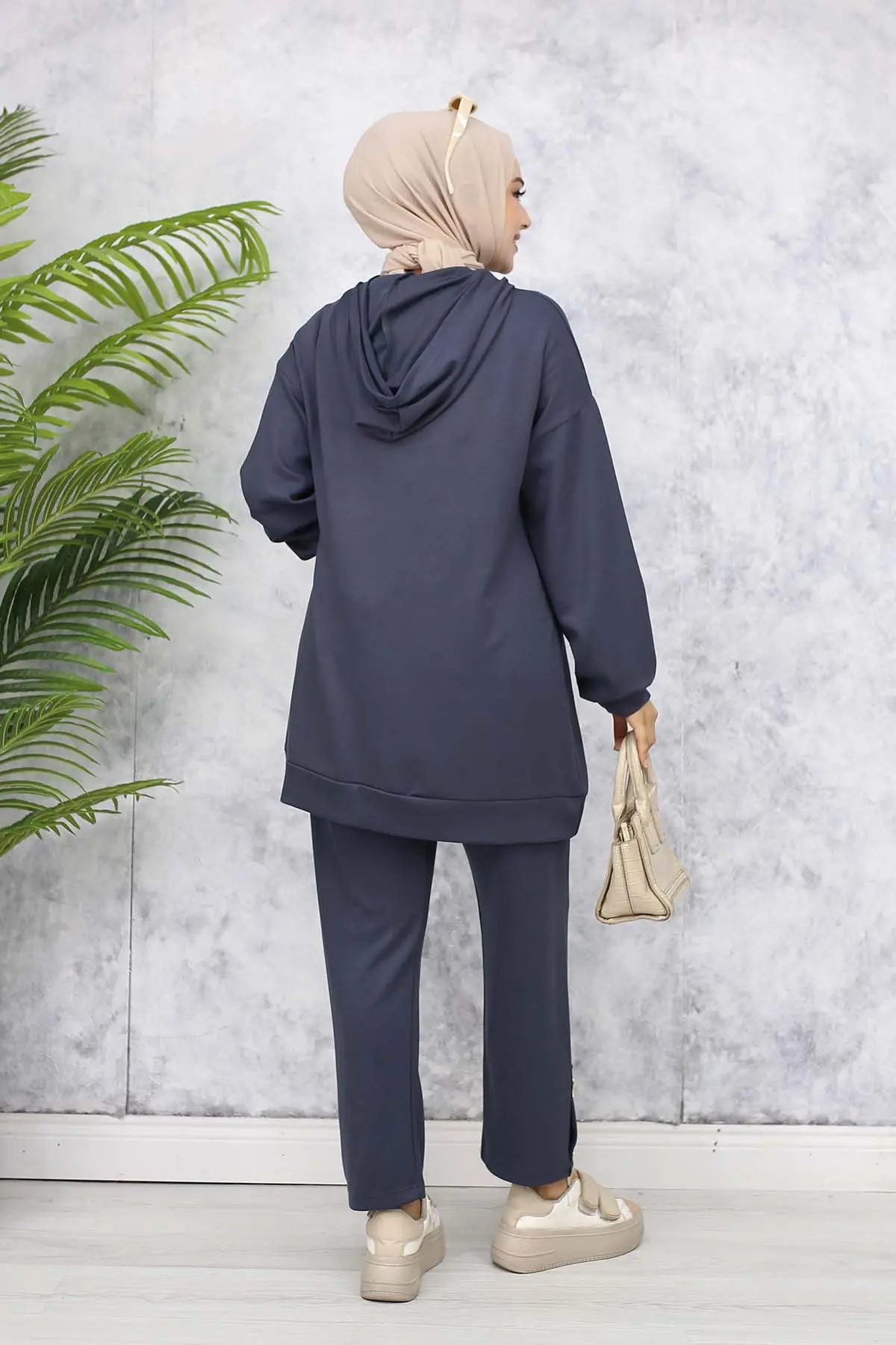 Double Set With Gold Accessories-detail