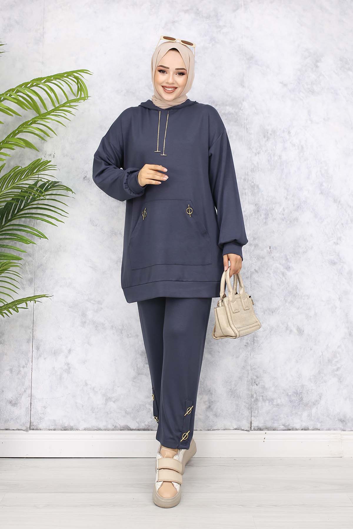 Double Set With Gold Accessories