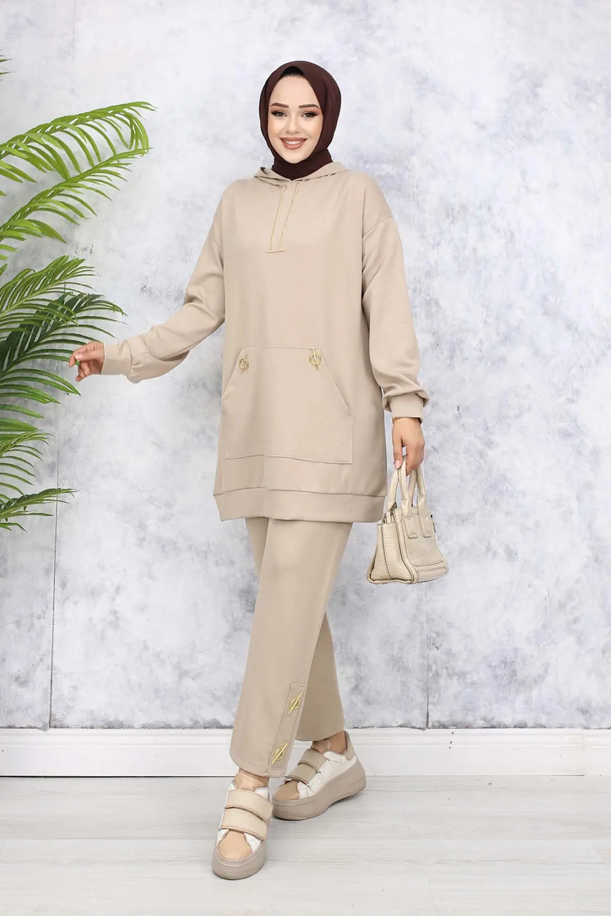 Double Set With Gold Accessories-detail