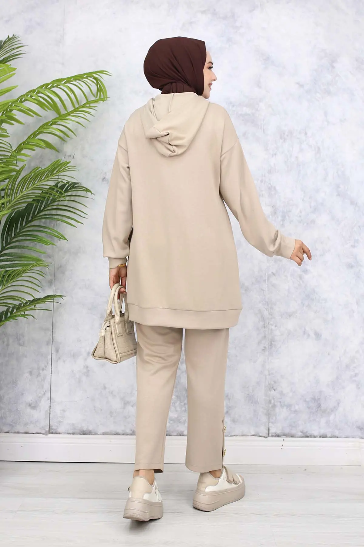 Double Set With Gold Accessories-detail