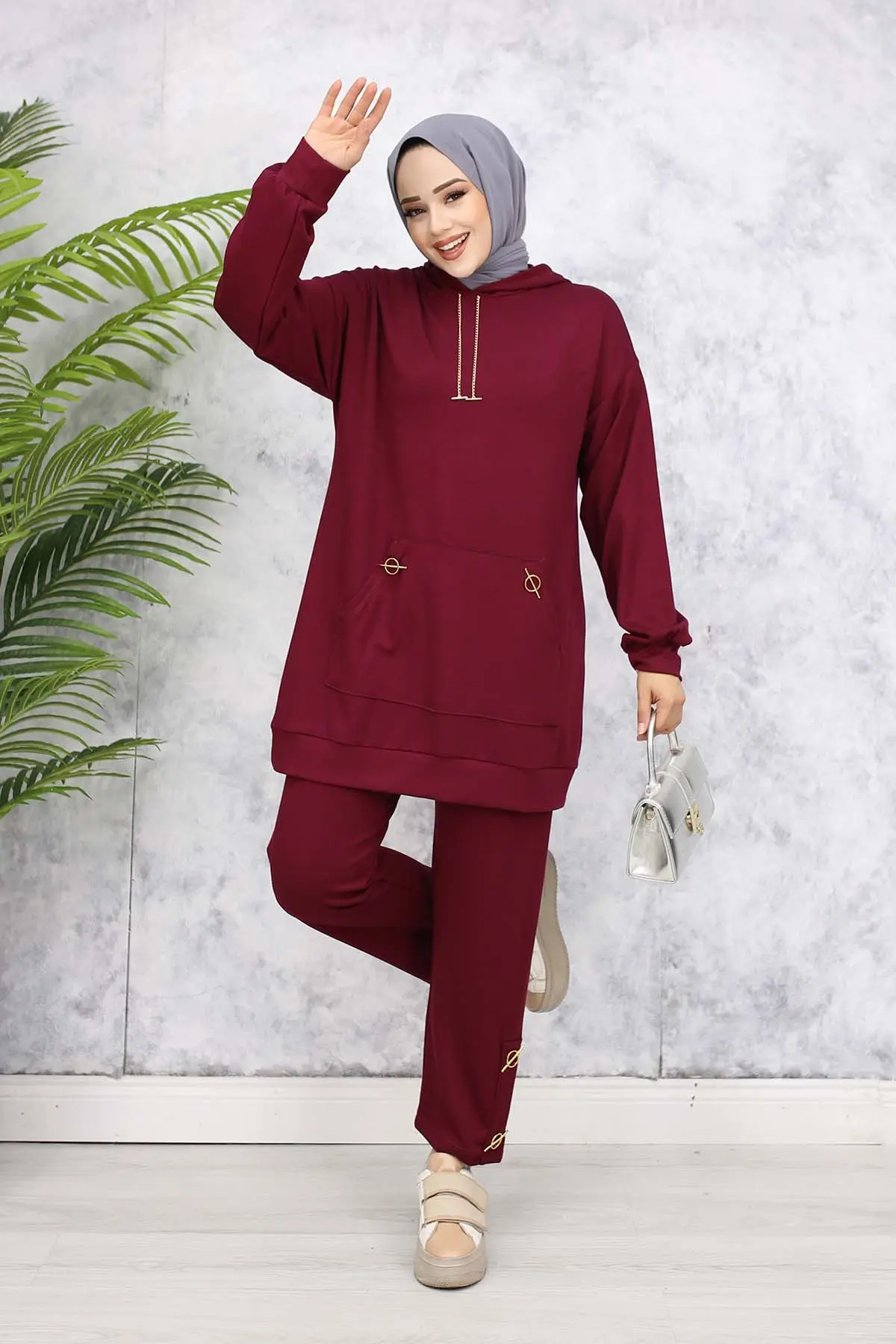 Double Set With Gold Accessories-detail