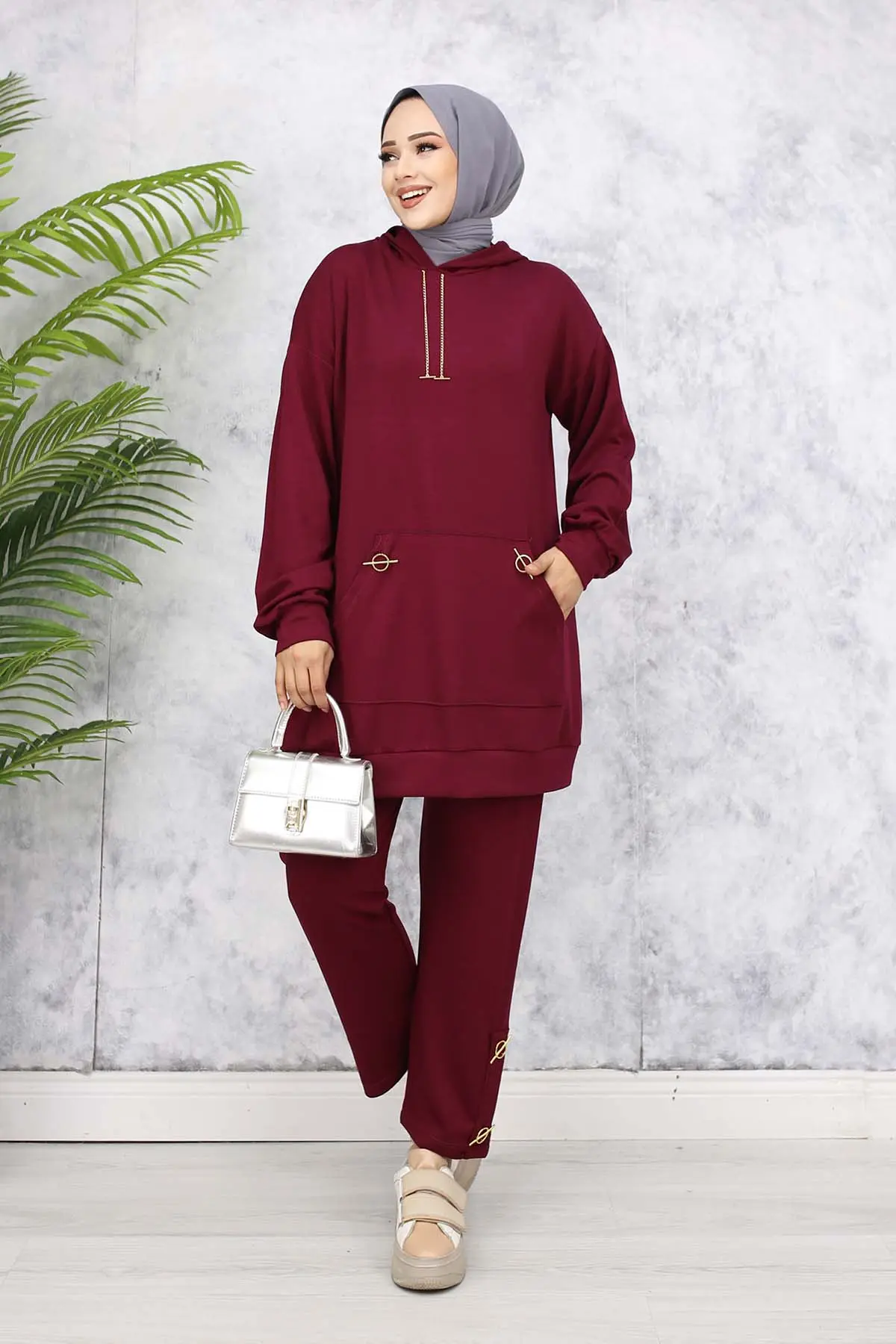 Double Set With Gold Accessories-detail