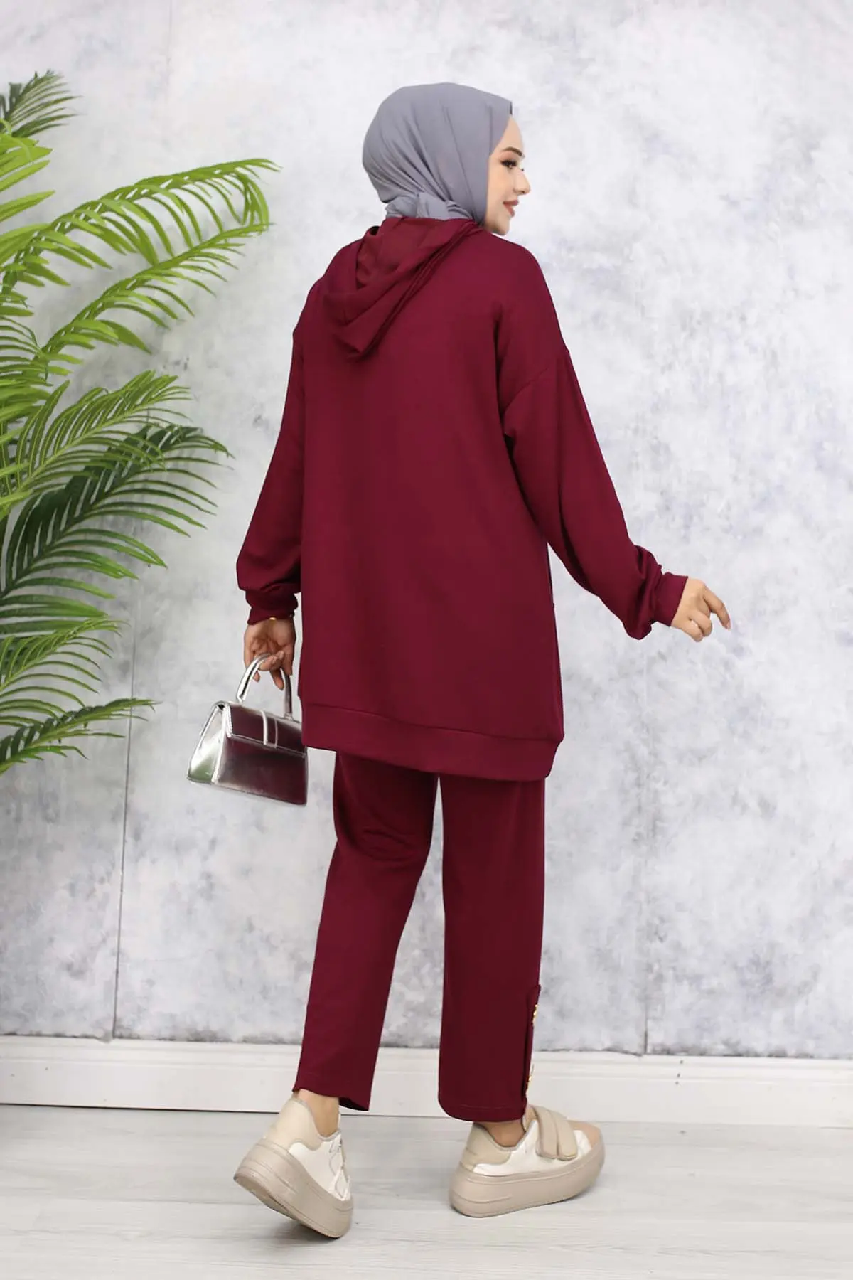 Double Set With Gold Accessories-detail