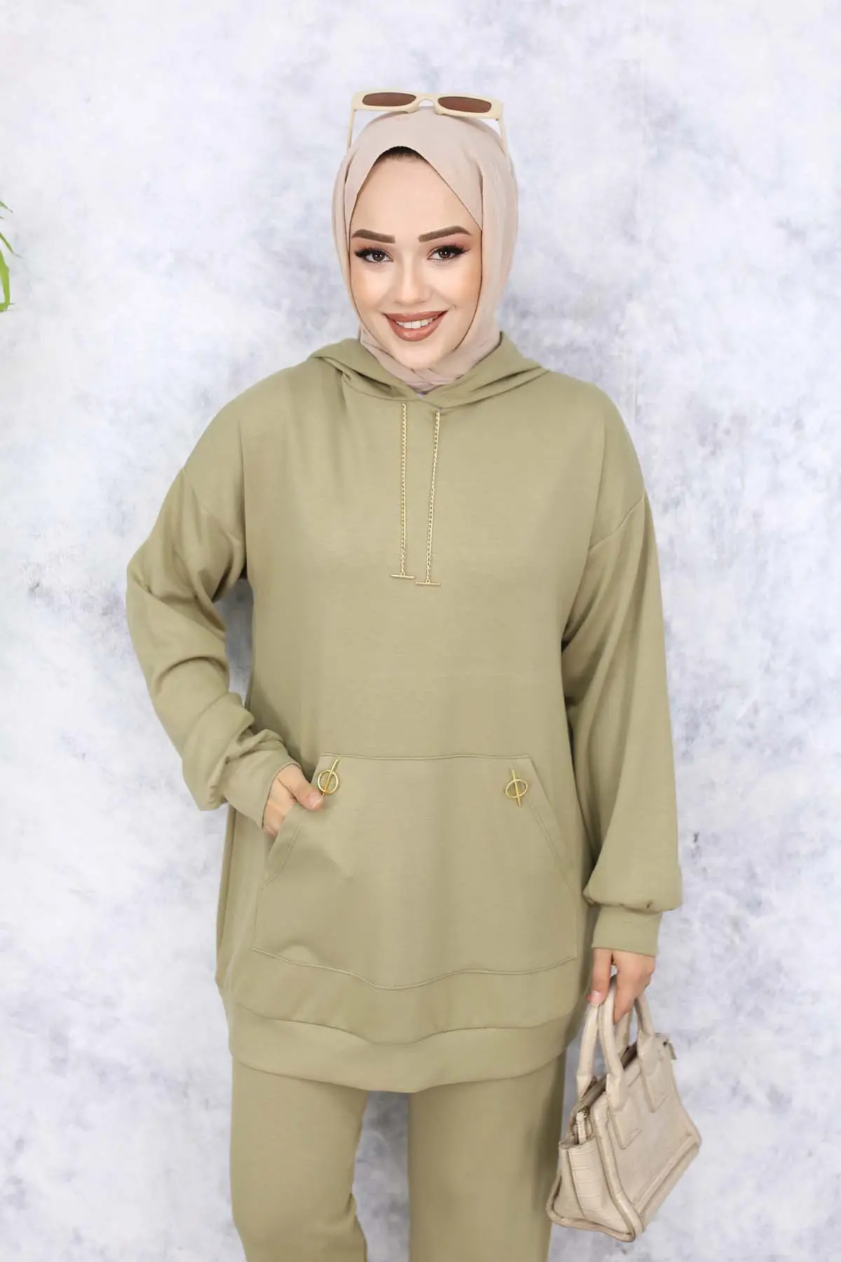 Double Set With Gold Accessories-detail