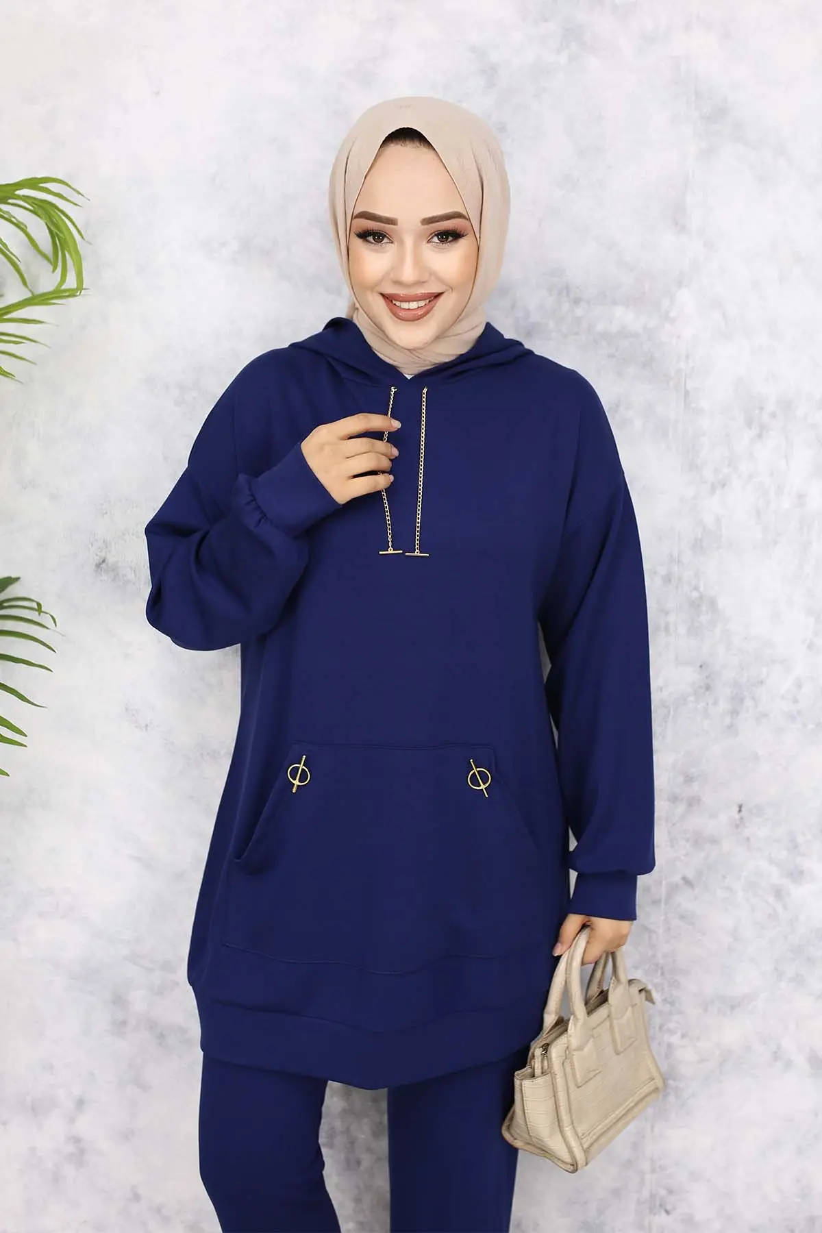 Double Set With Gold Accessories-detail