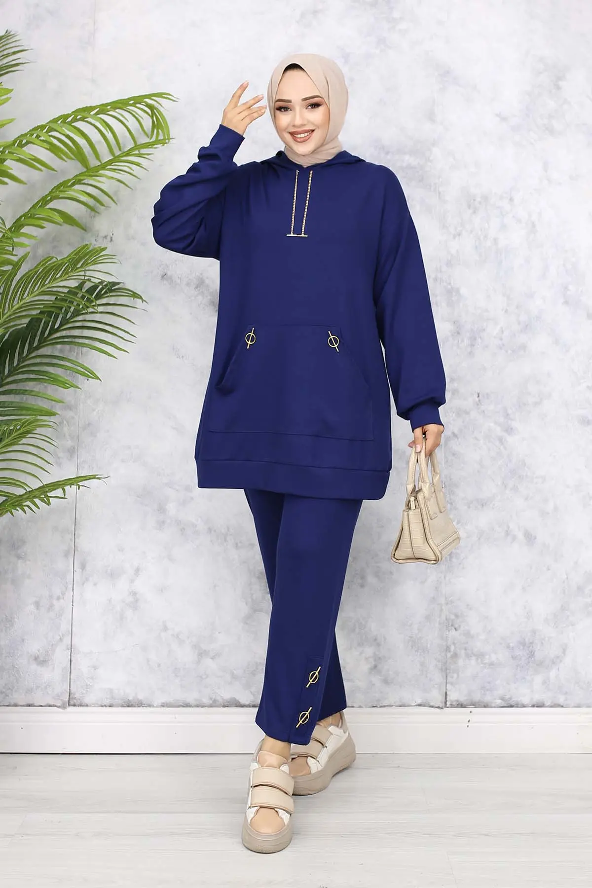 Double Set With Gold Accessories-detail