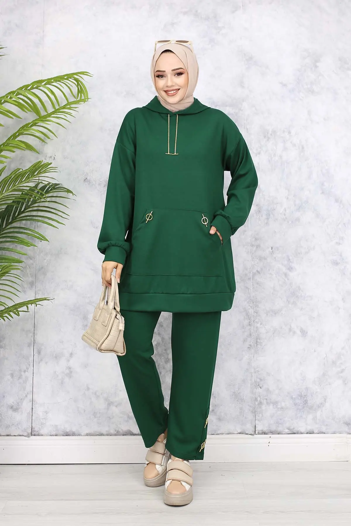 Double Set With Gold Accessories-detail