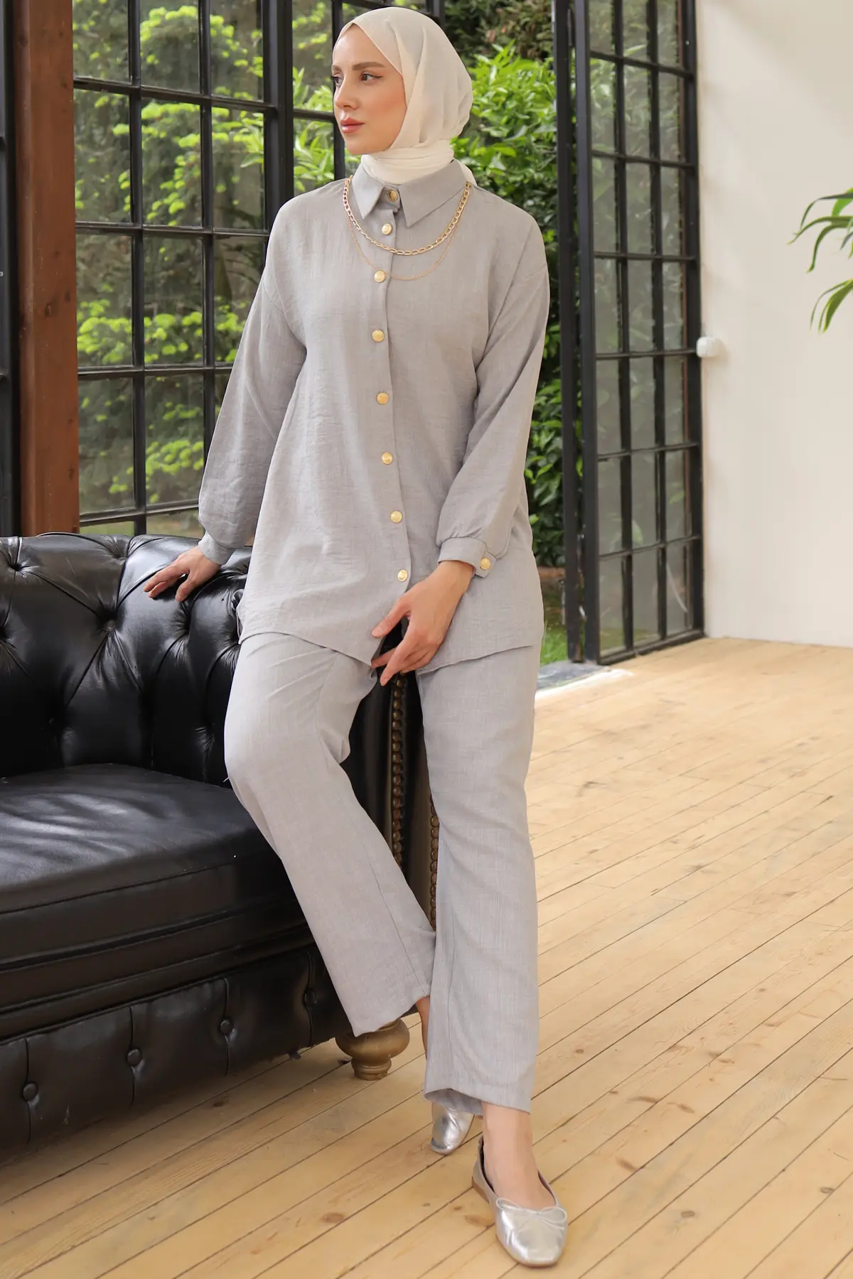 Double Suit With Button Detail And Accessories-detail