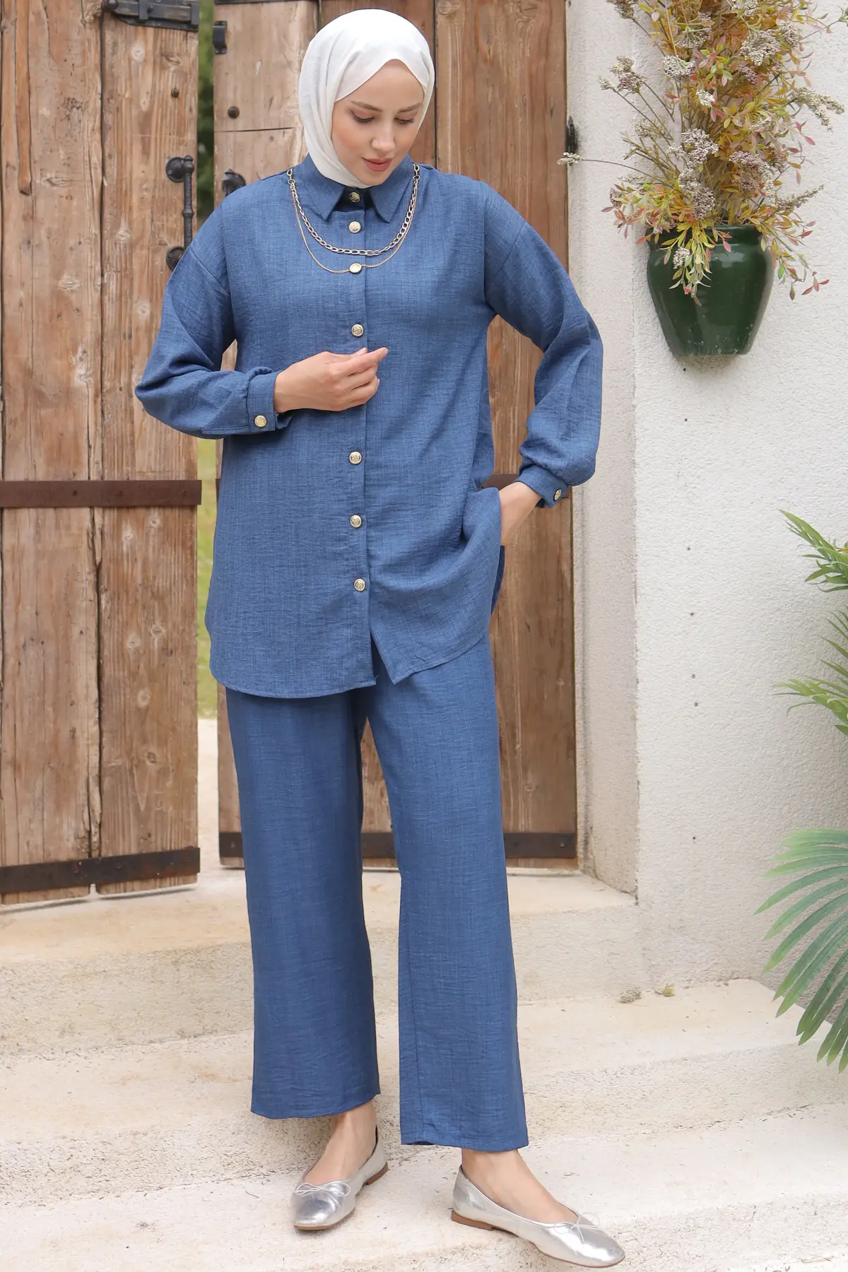 Double Suit With Button Detail And Accessories-detail