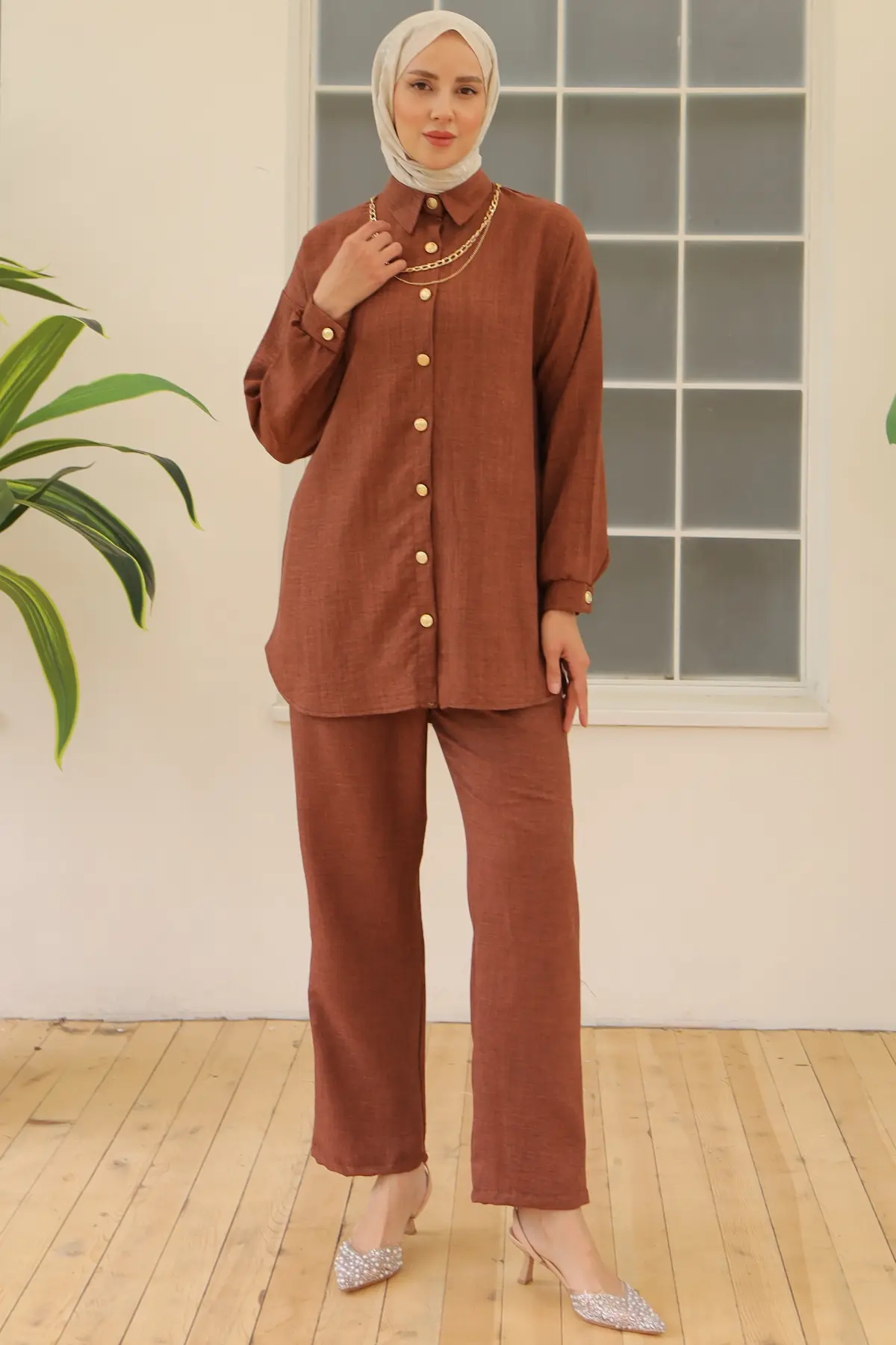 Double Suit With Button Detail And Accessories-detail