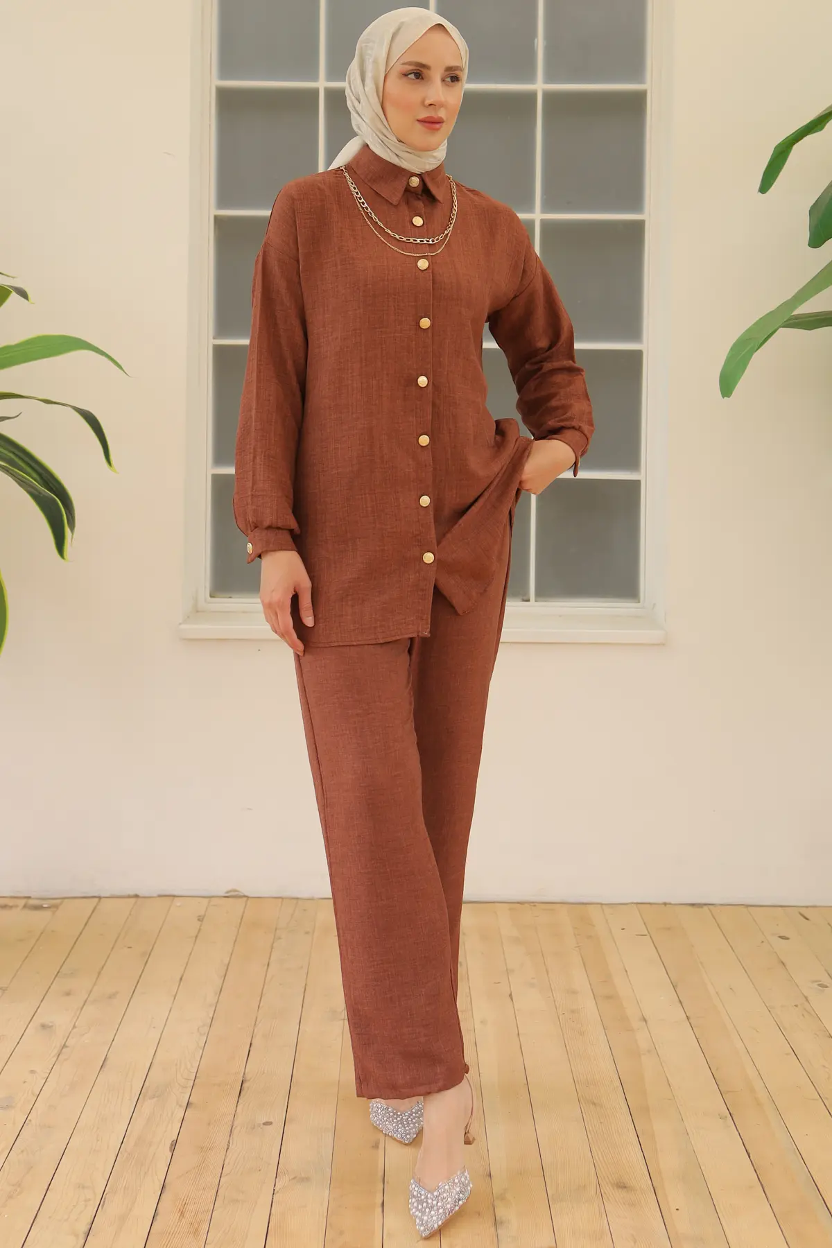 Double Suit With Button Detail And Accessories-detail