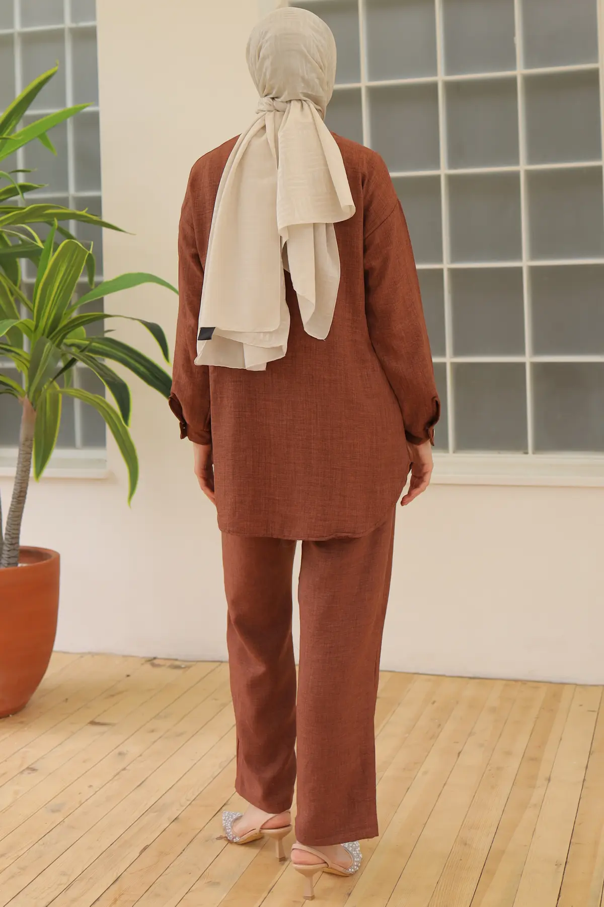 Double Suit With Button Detail And Accessories-detail