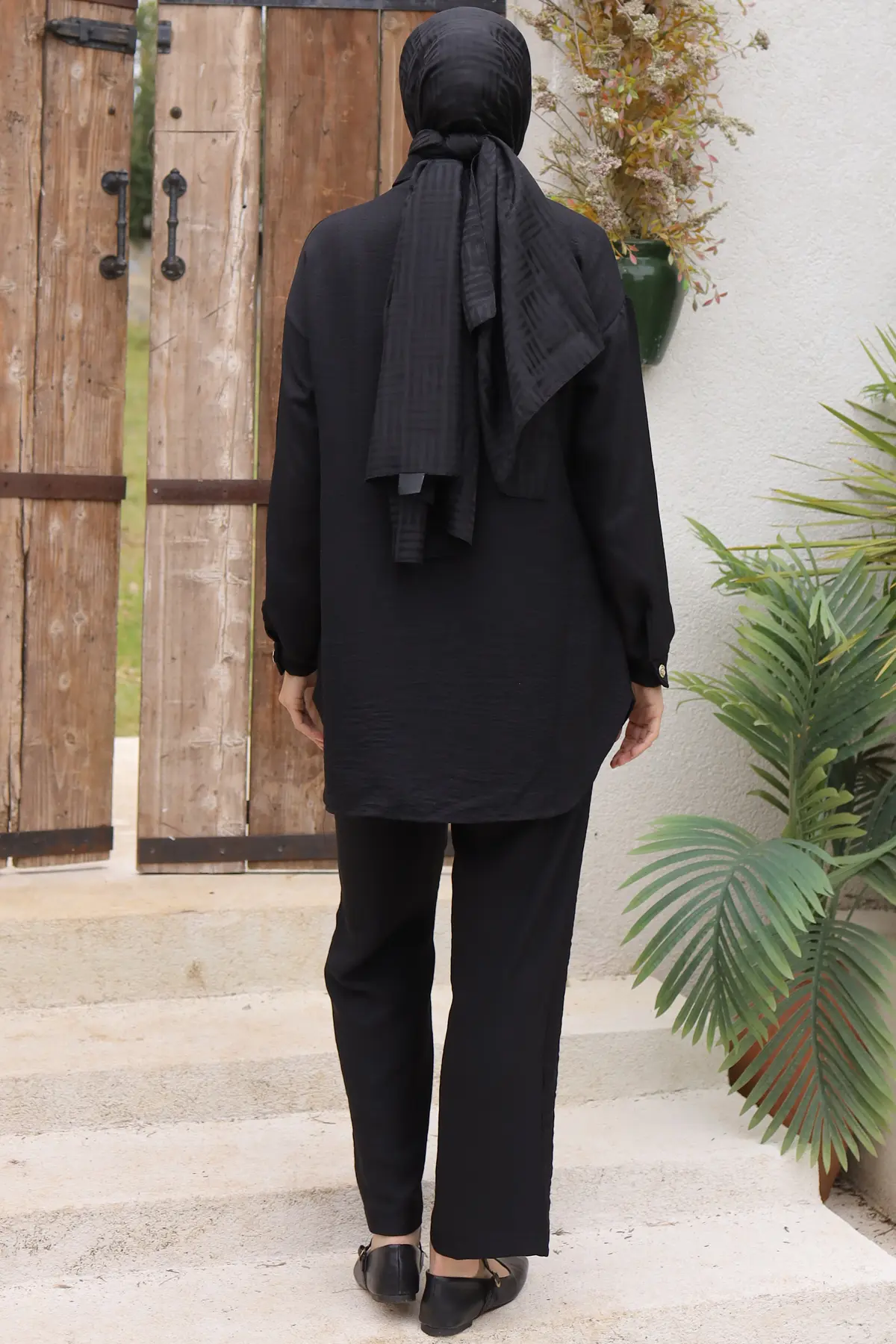 Double Suit With Button Detail And Accessories-detail