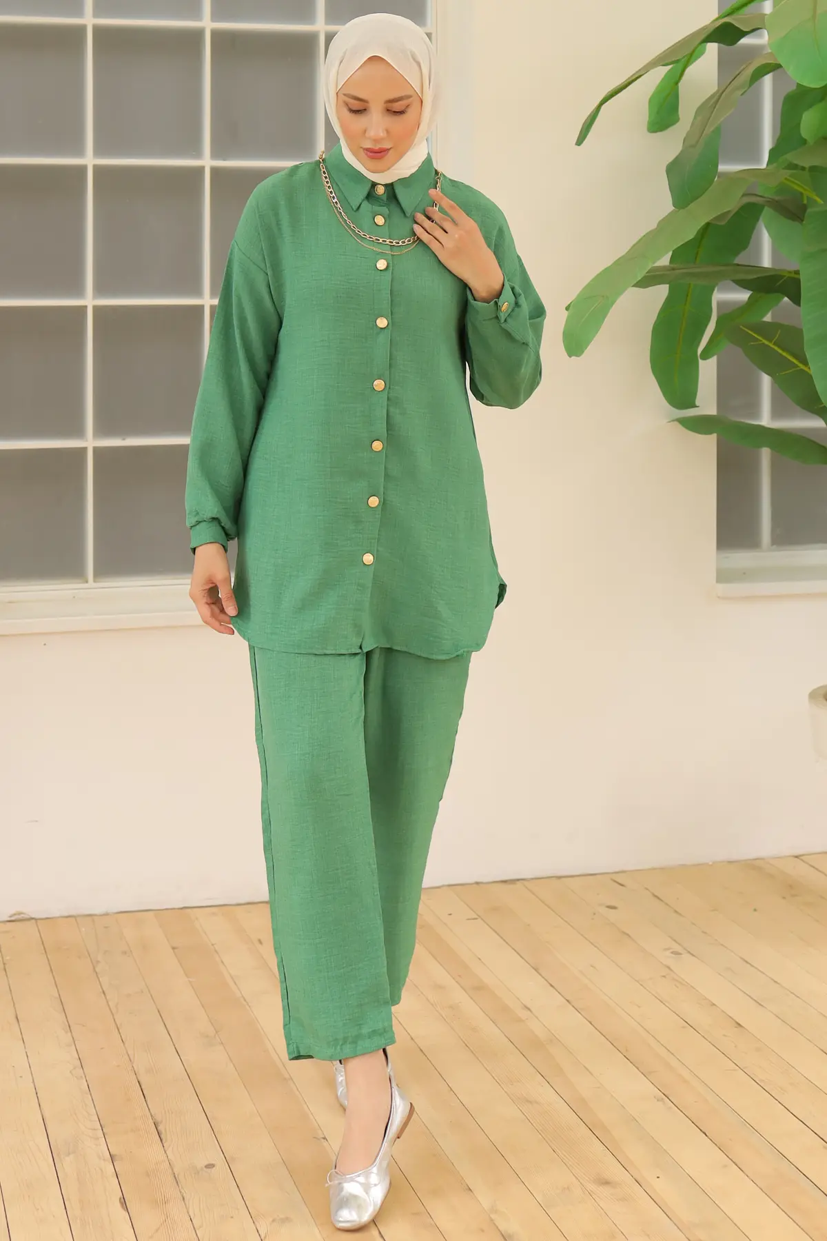 Double Suit With Button Detail And Accessories-detail