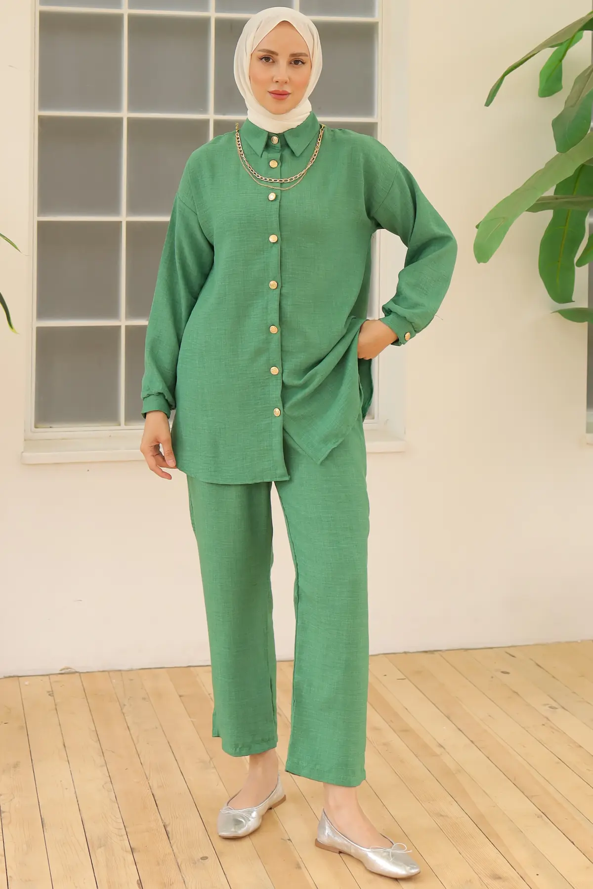 Double Suit With Button Detail And Accessories-detail