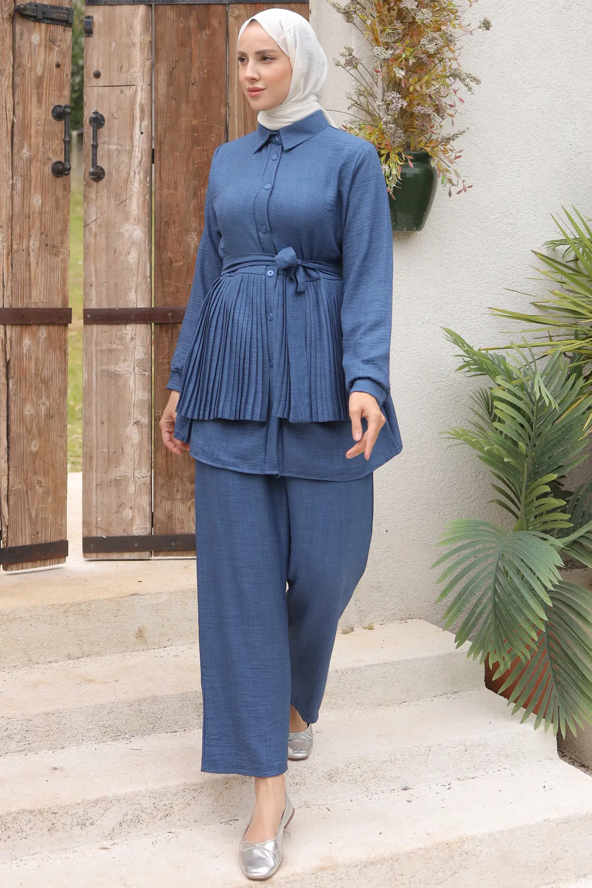 Double Suit With Pleat Detail-detail