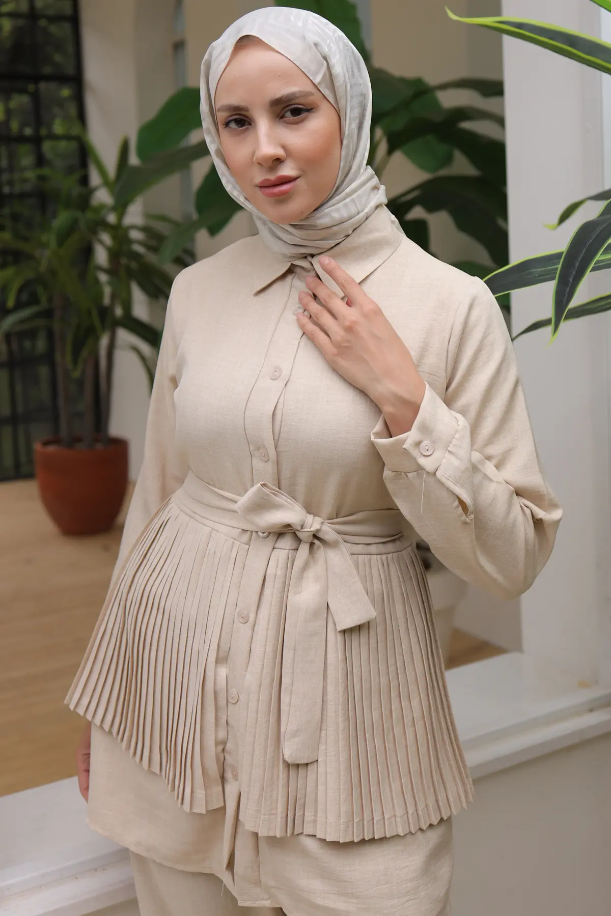 Double Suit With Pleat Detail-detail